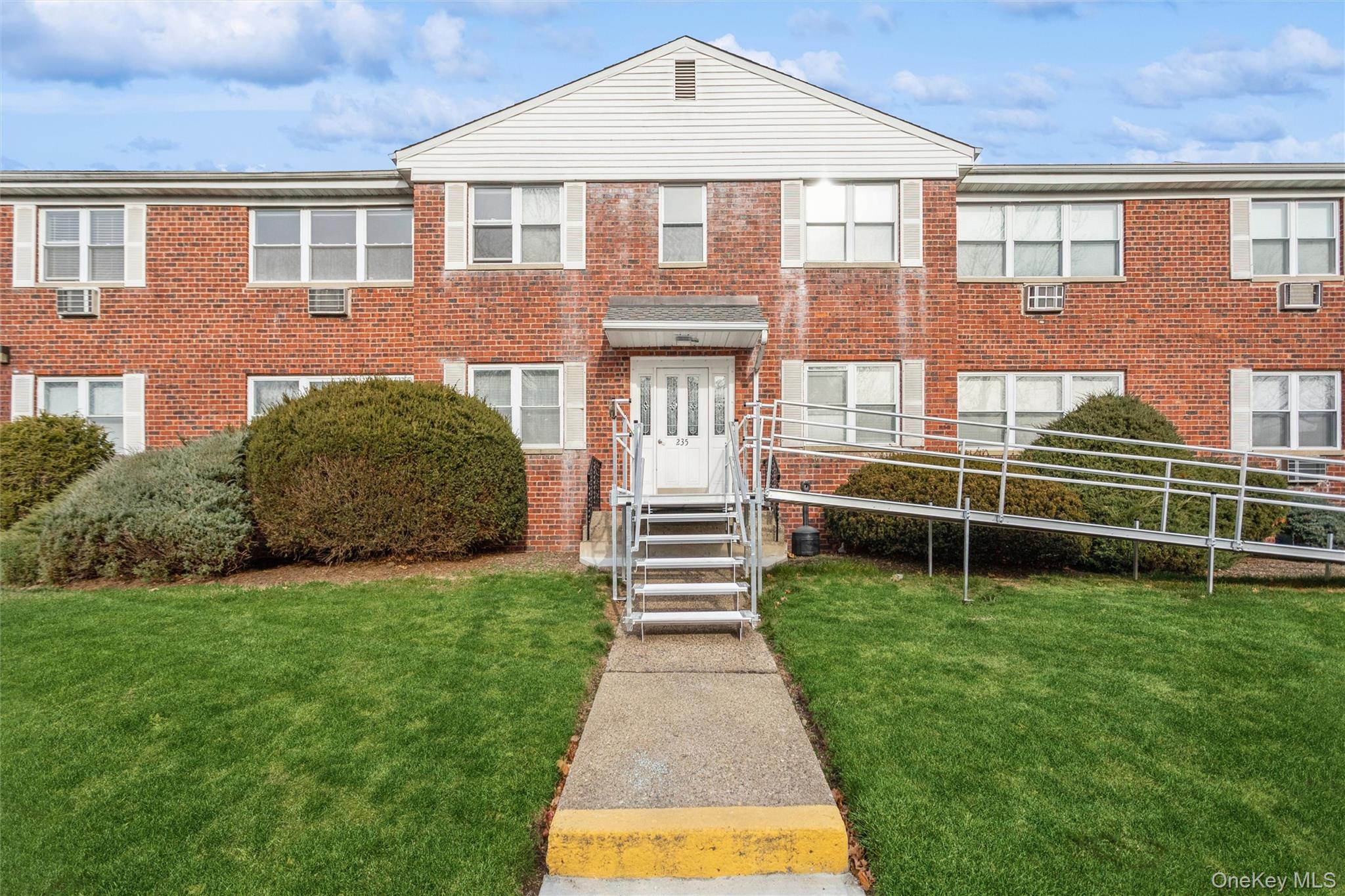 235 N Middletown Road # E, Pearl River, NY 10965