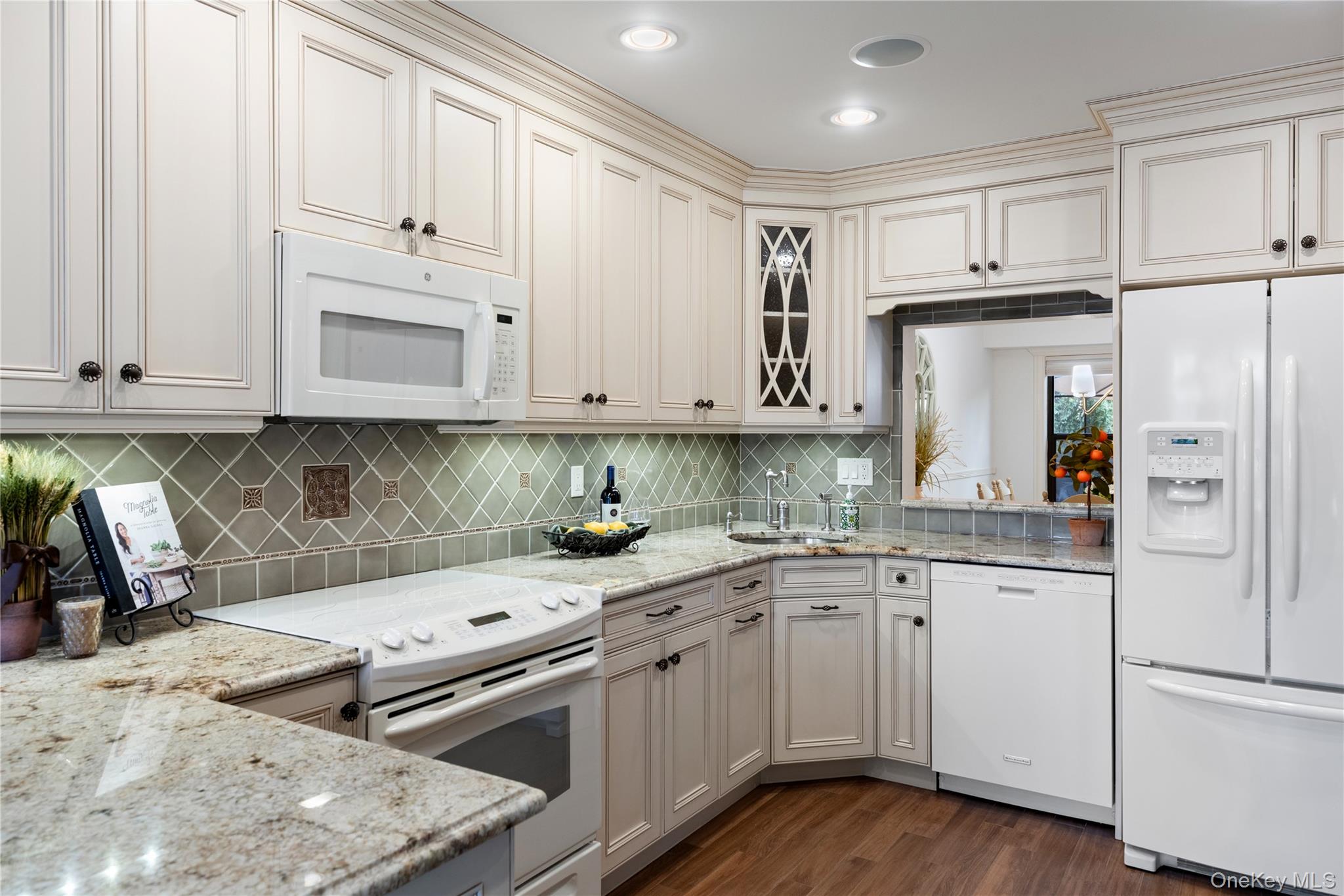 17 Sutton Place, Islip, NY 11751