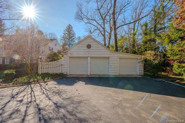 10 Hidden Pond, Muttontown, NY 11545