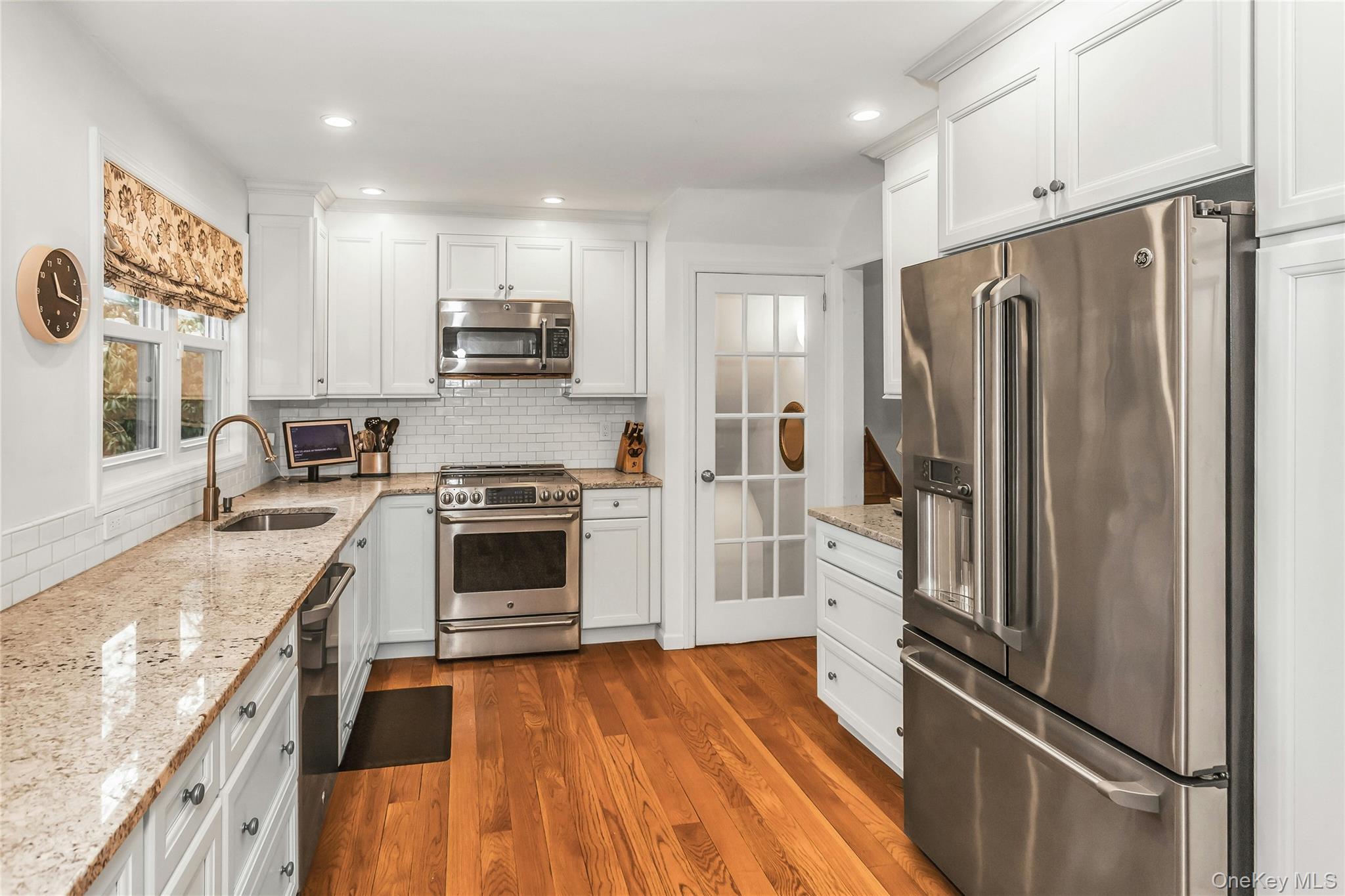 16 Cliff Way, Port Washington, NY 11050