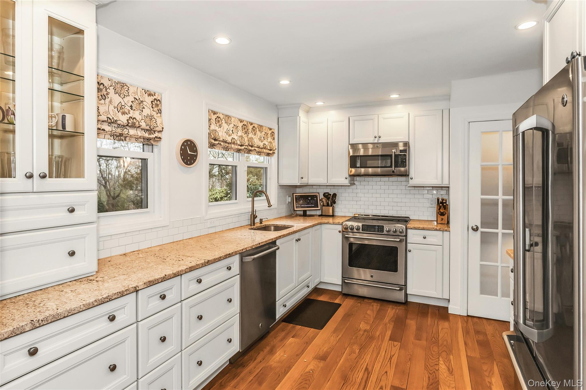 16 Cliff Way, Port Washington, NY 11050