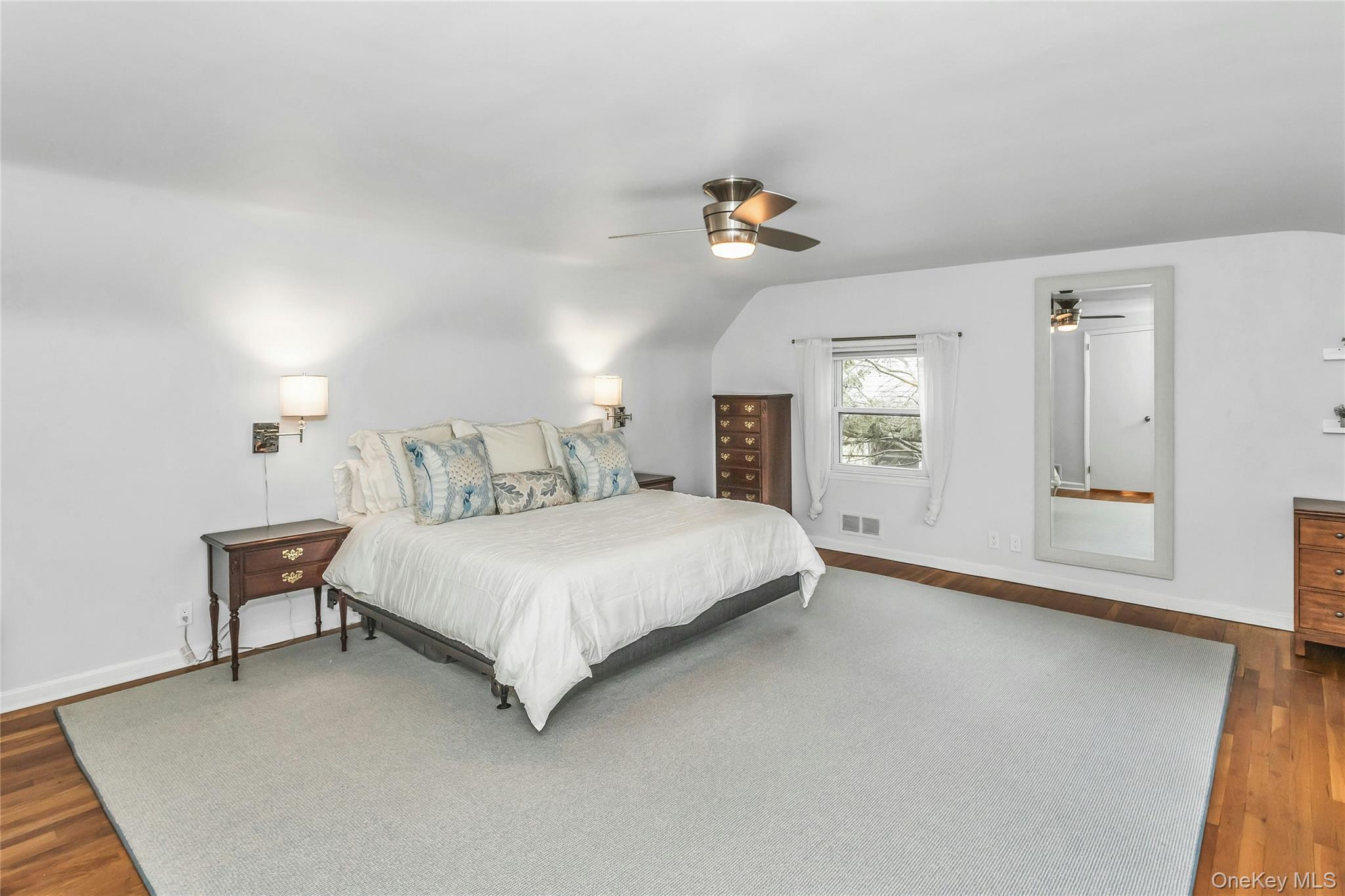 16 Cliff Way, Port Washington, NY 11050