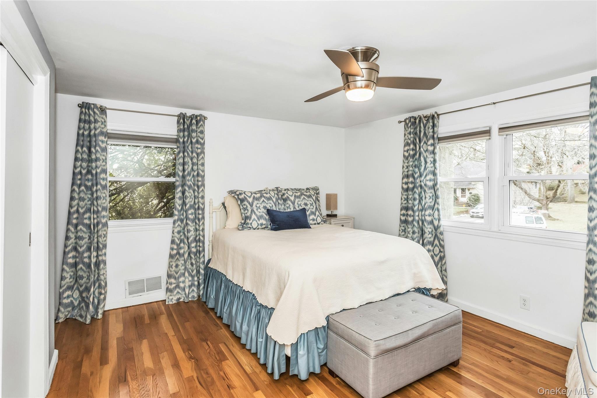 16 Cliff Way, Port Washington, NY 11050