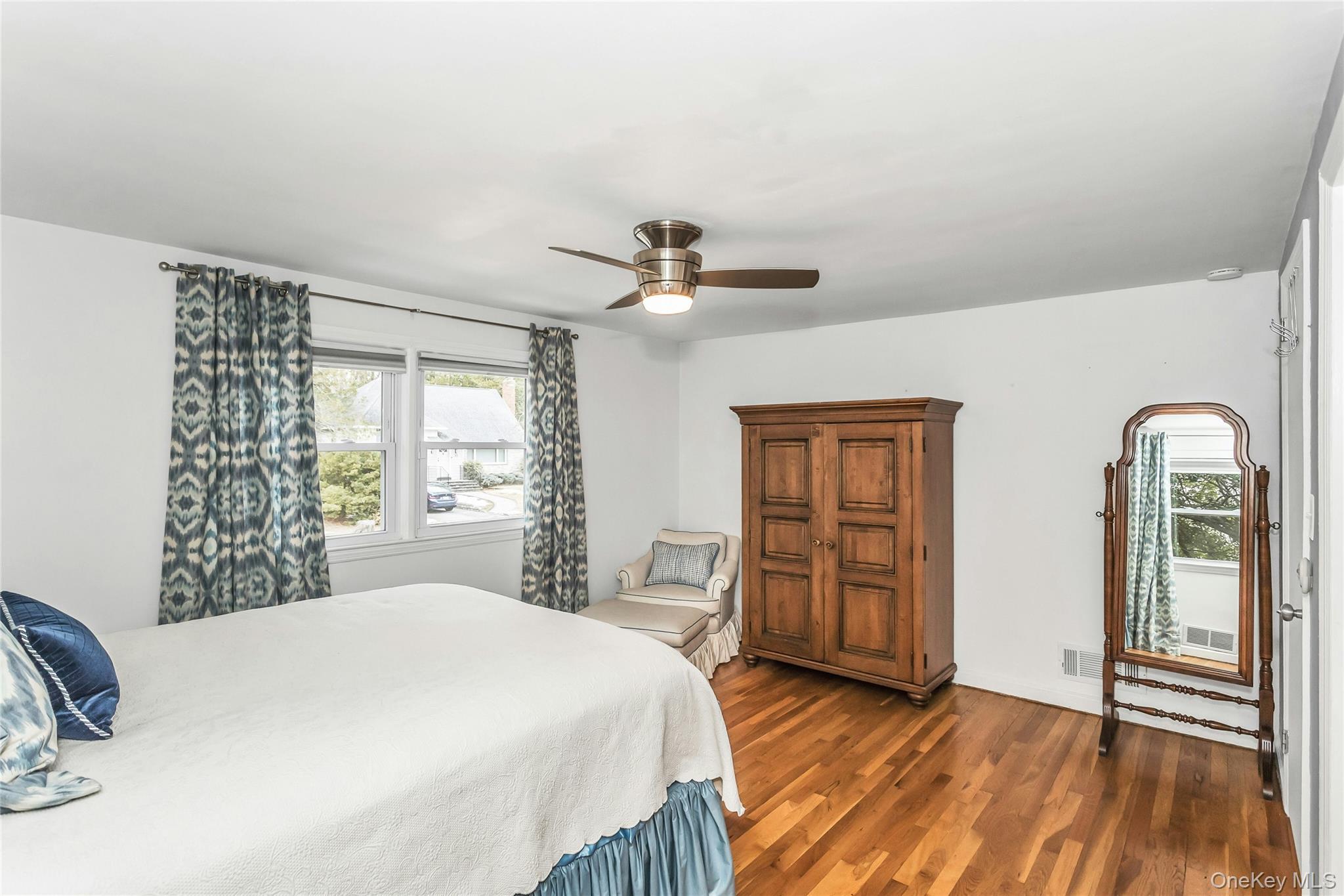 16 Cliff Way, Port Washington, NY 11050