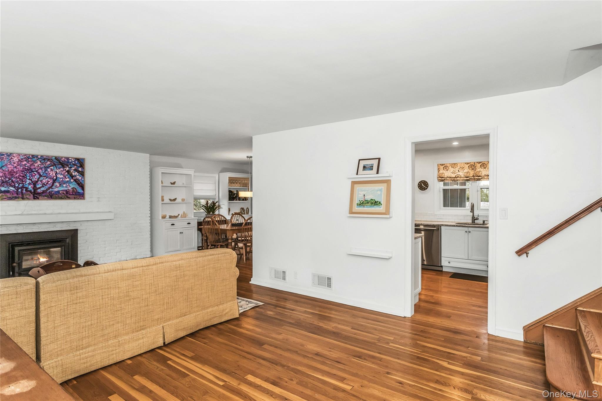 16 Cliff Way, Port Washington, NY 11050