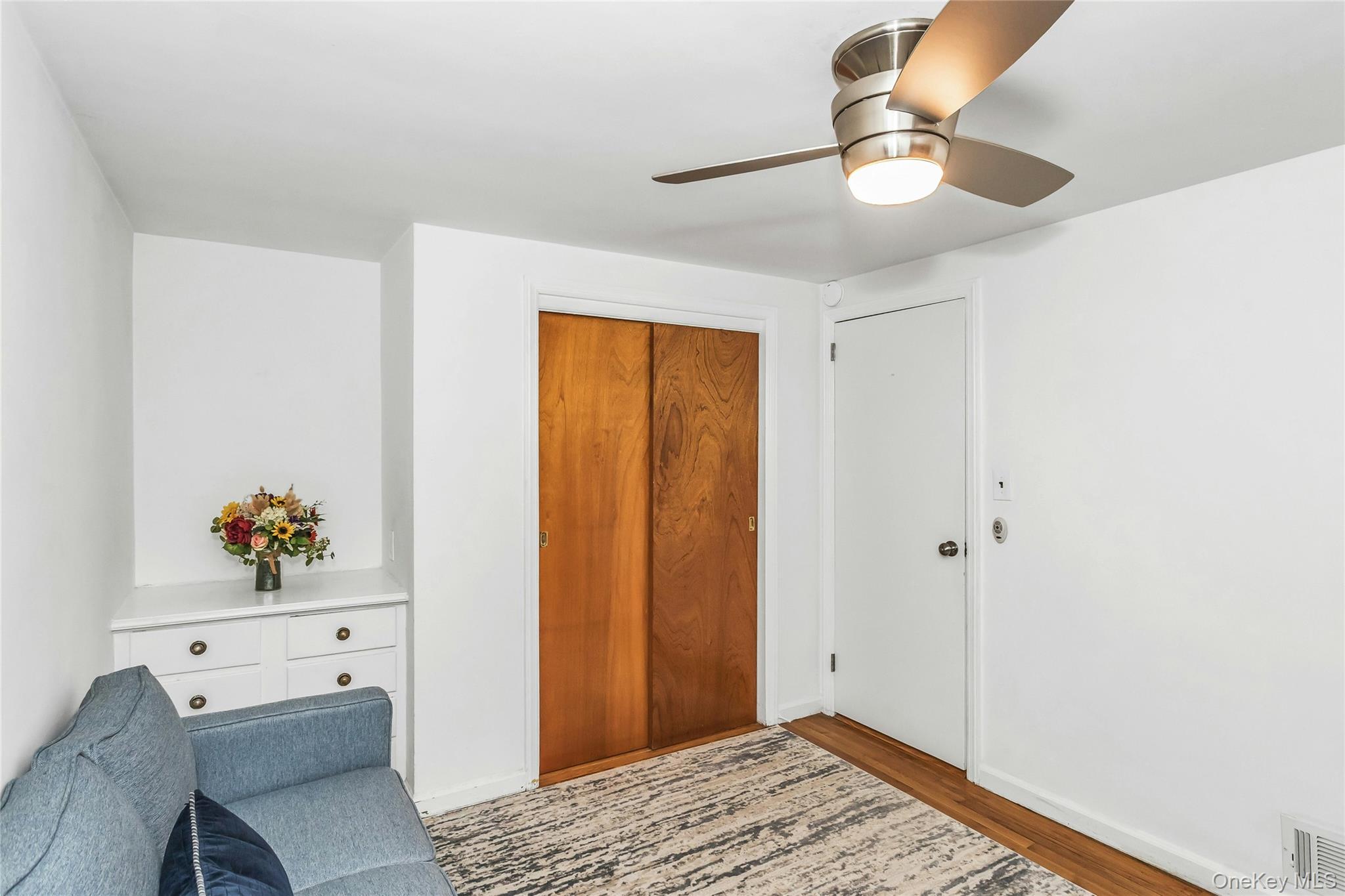 16 Cliff Way, Port Washington, NY 11050