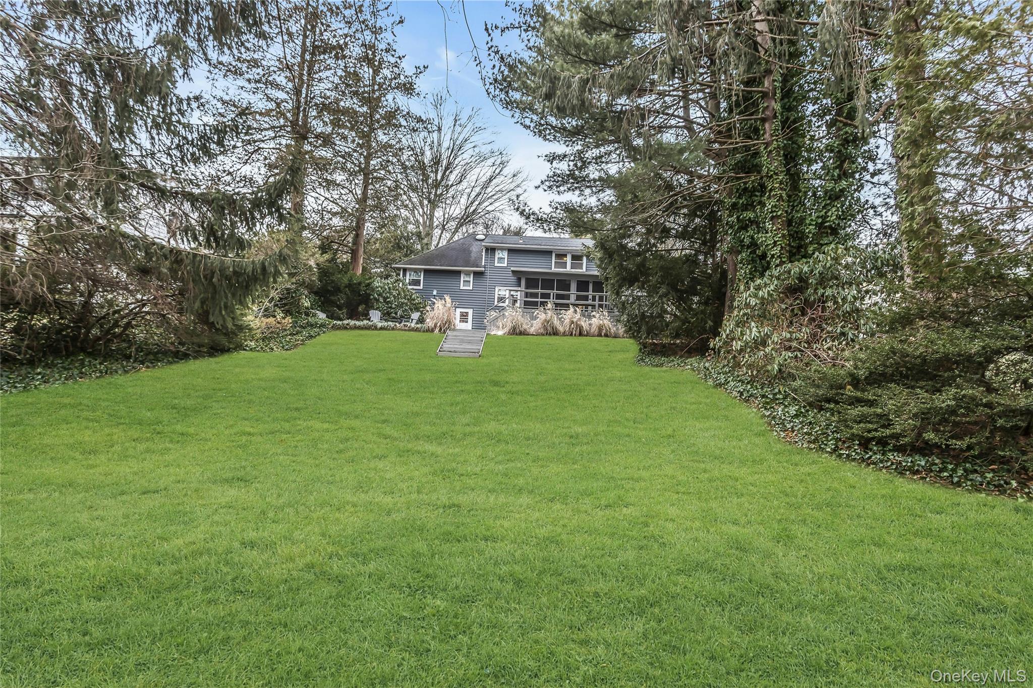 16 Cliff Way, Port Washington, NY 11050