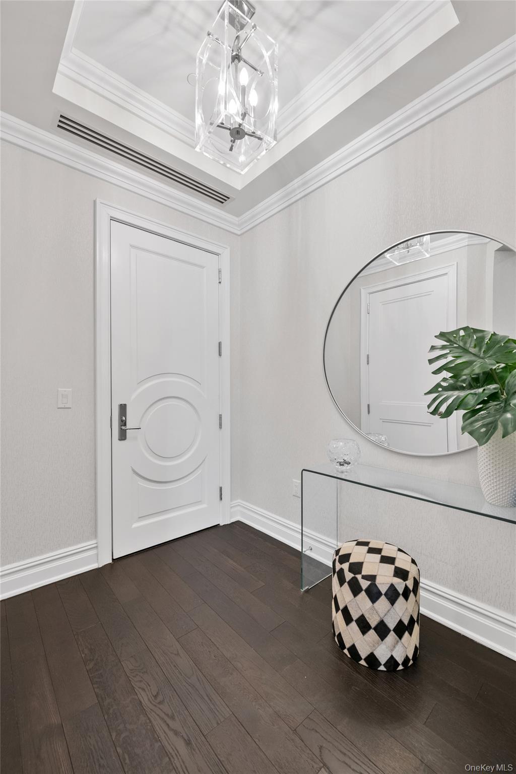 5000 Royal Court # 5114, North Hills, NY 11040