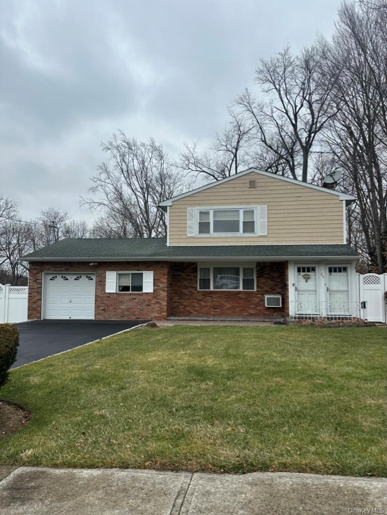 29 Hendrick Avenue # B (upper), Glen Cove, NY 11542