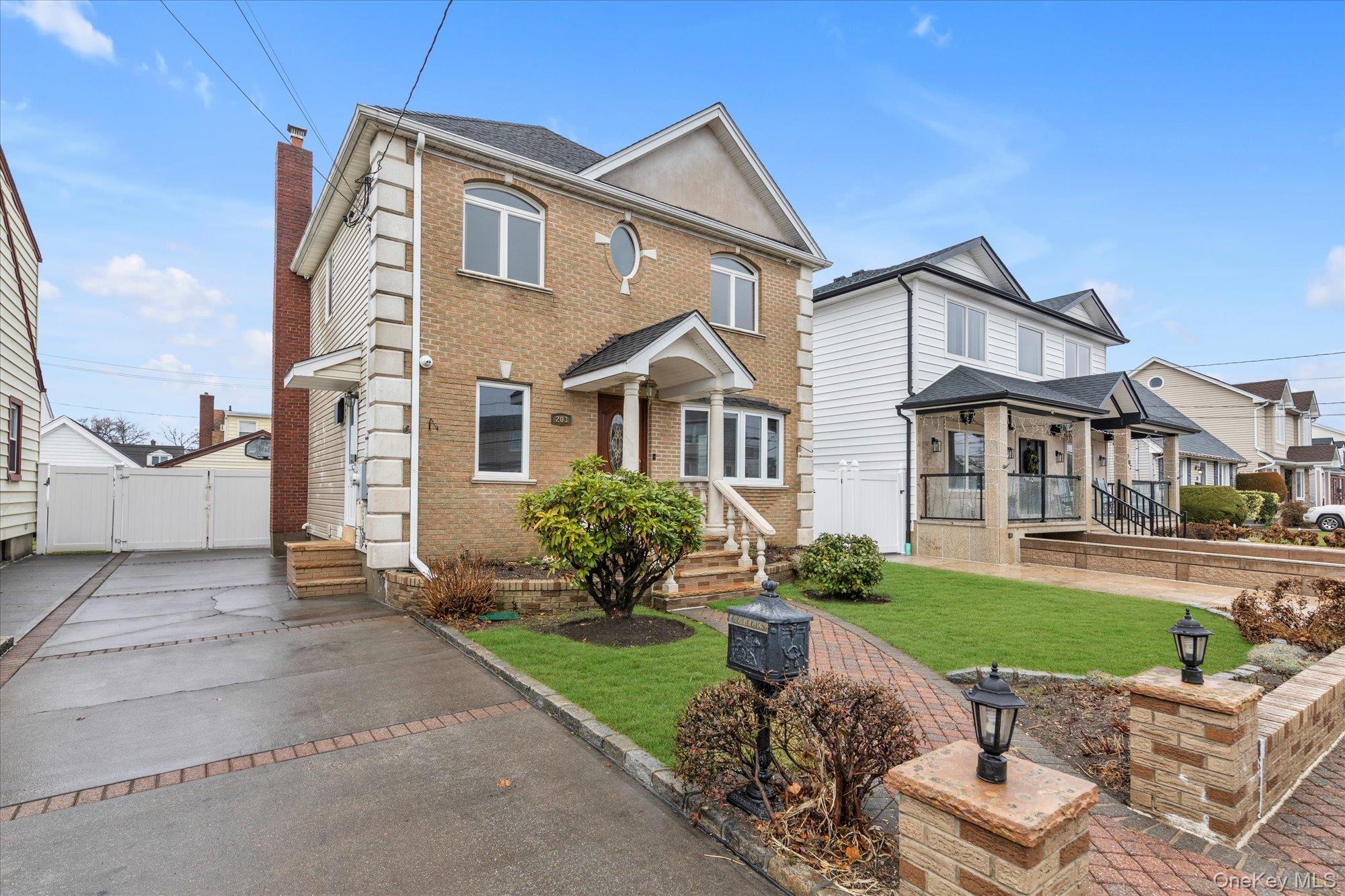 203 Pershing Parkway, Mineola, NY 11501