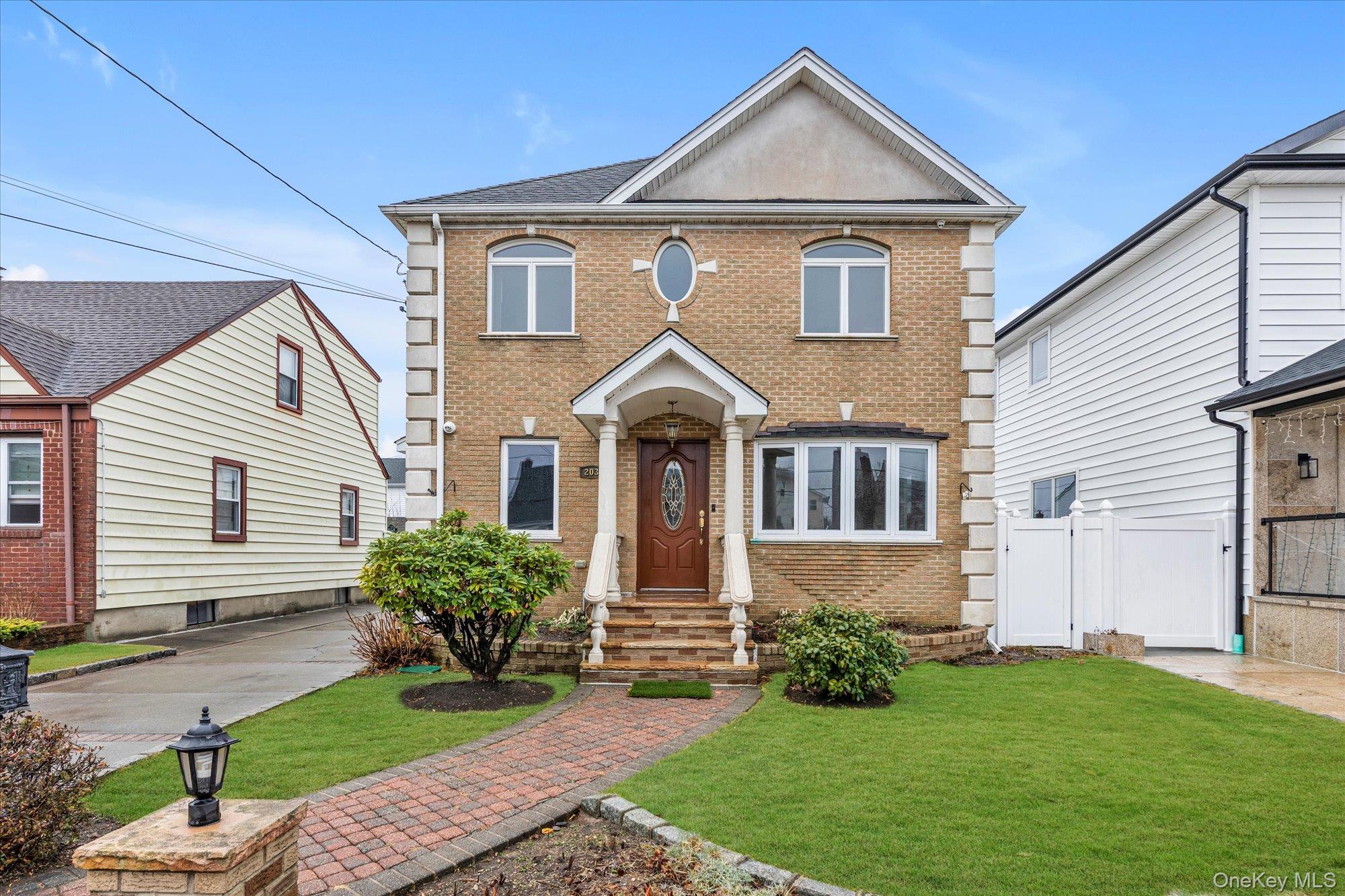 203 Pershing Parkway, Mineola, NY 11501