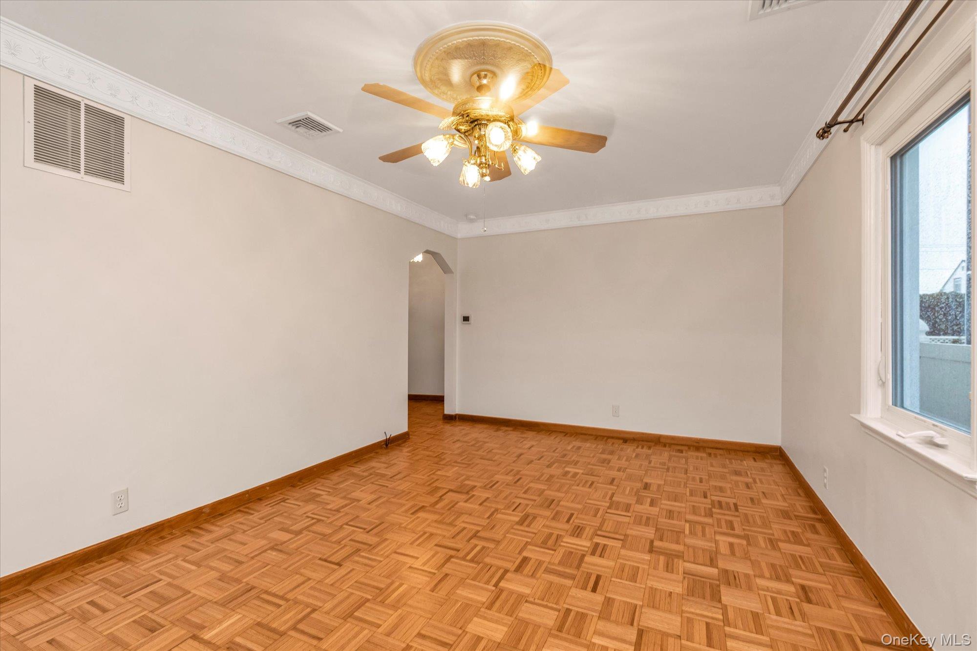 203 Pershing Parkway, Mineola, NY 11501