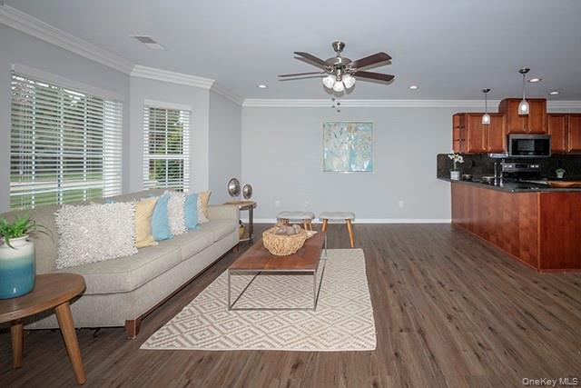 2001 Dolphin Lane # 2001, Holbrook, NY 11741