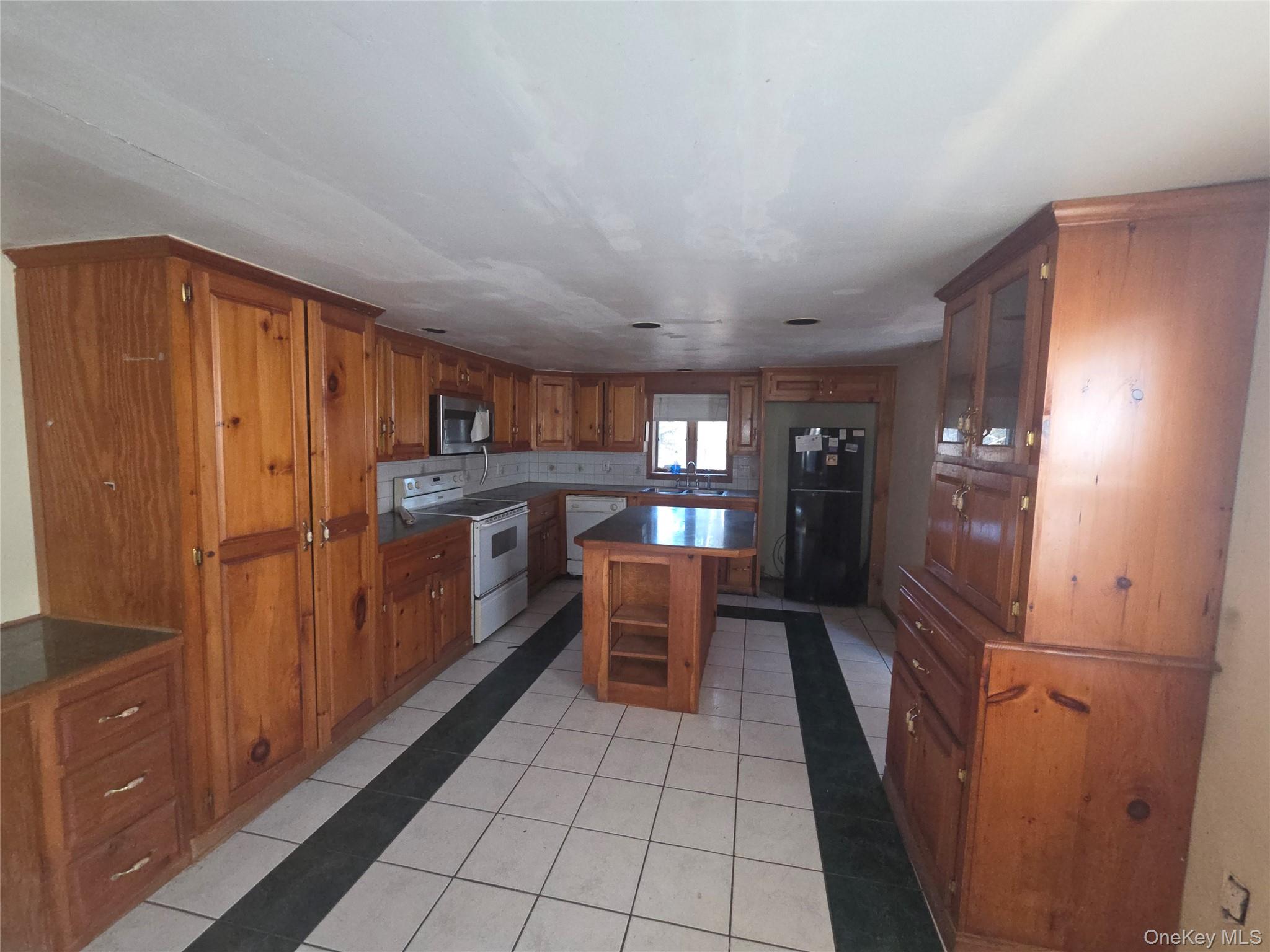 30 Matthews Drive, Speonk, NY 11972