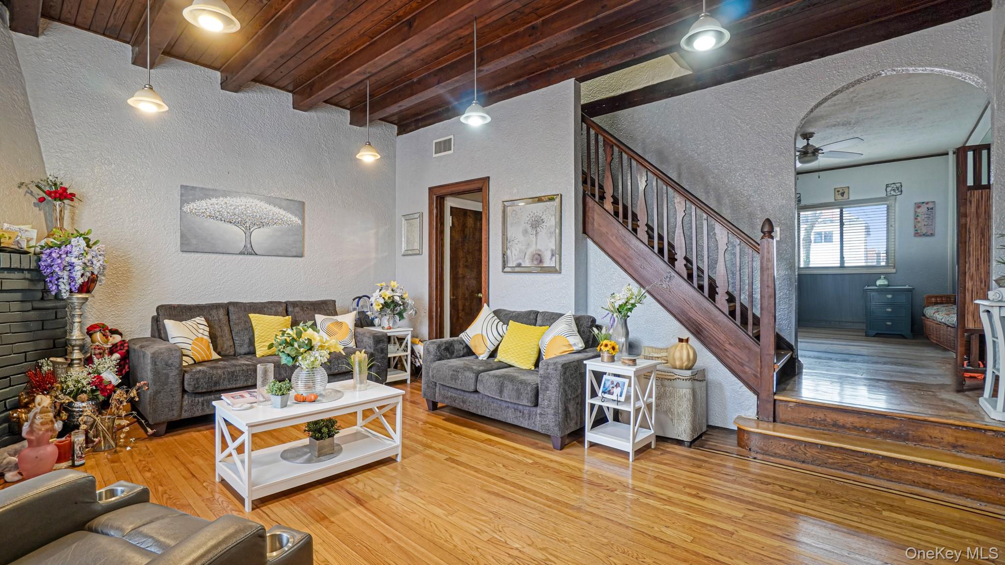 2521 Yates Avenue, Bronx, NY 10469