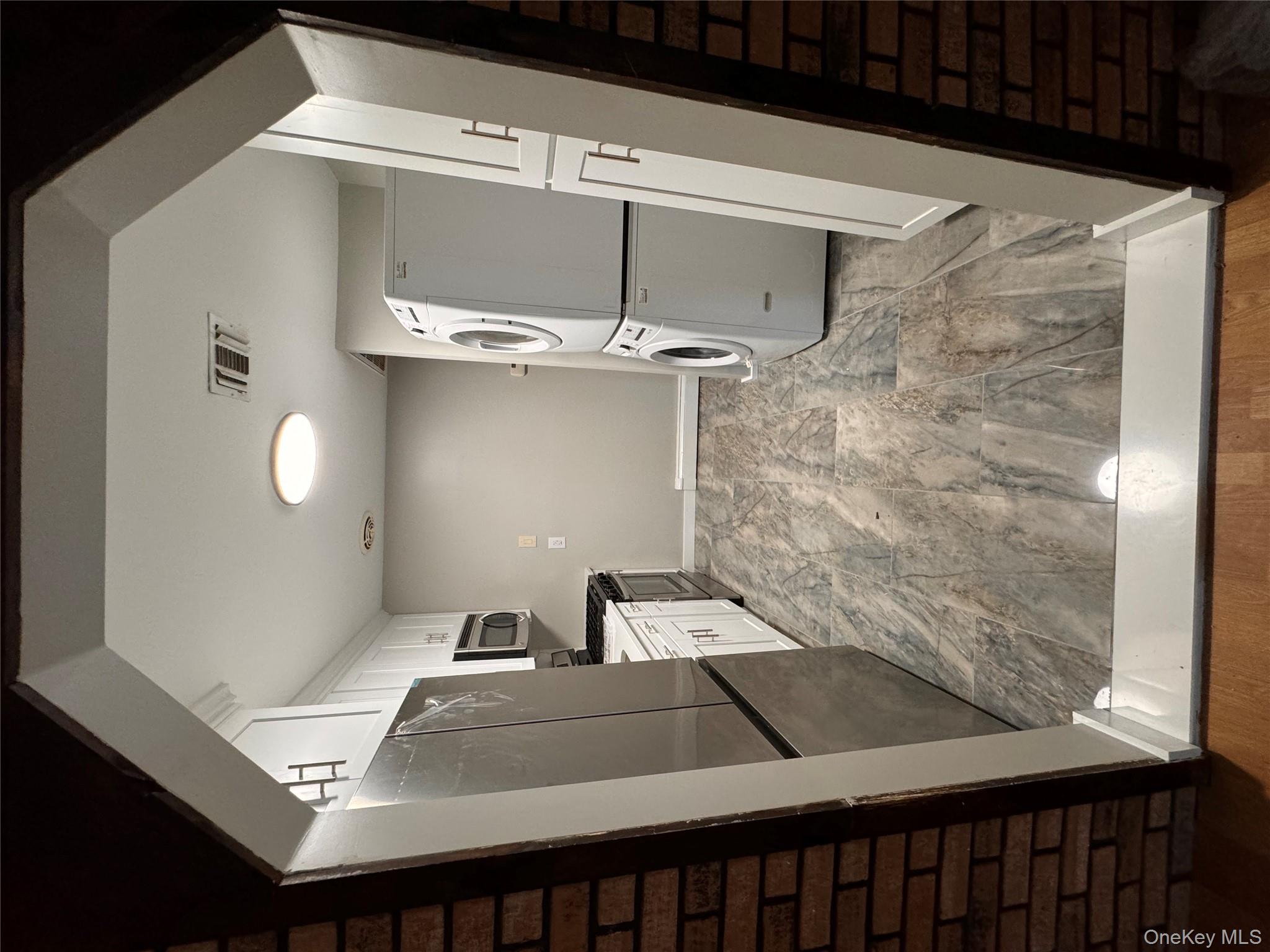 282 16th St, West Babylon, NY 11704