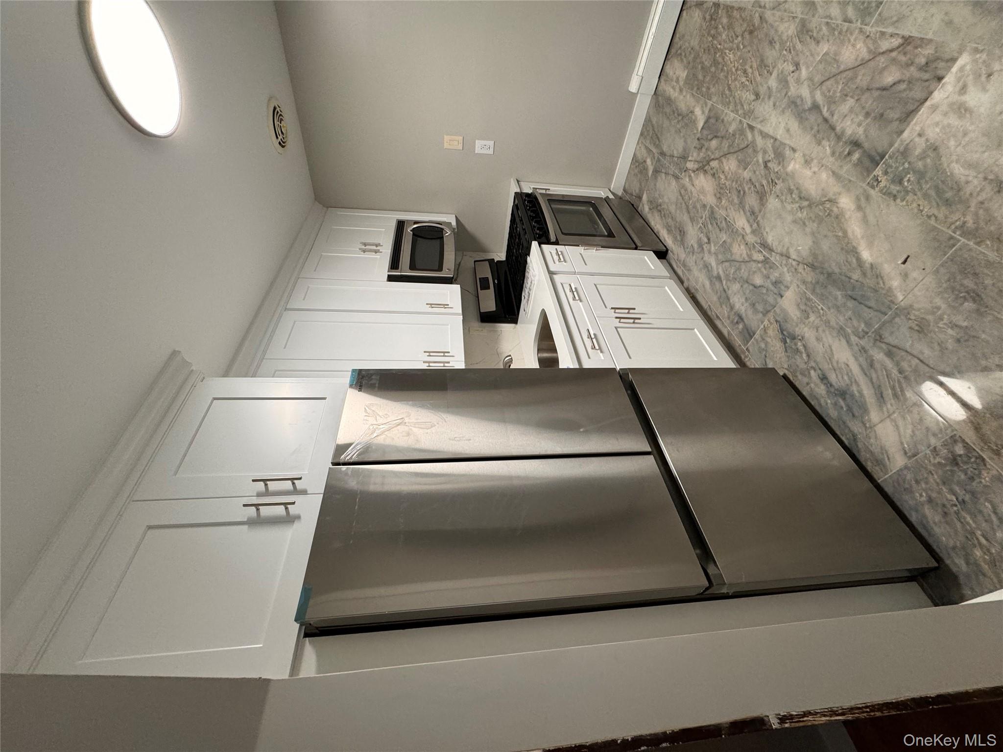 282 16th St, West Babylon, NY 11704