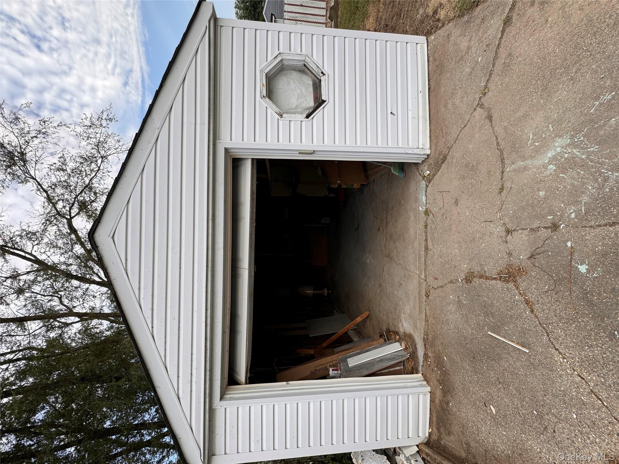 282 16th St, West Babylon, NY 11704