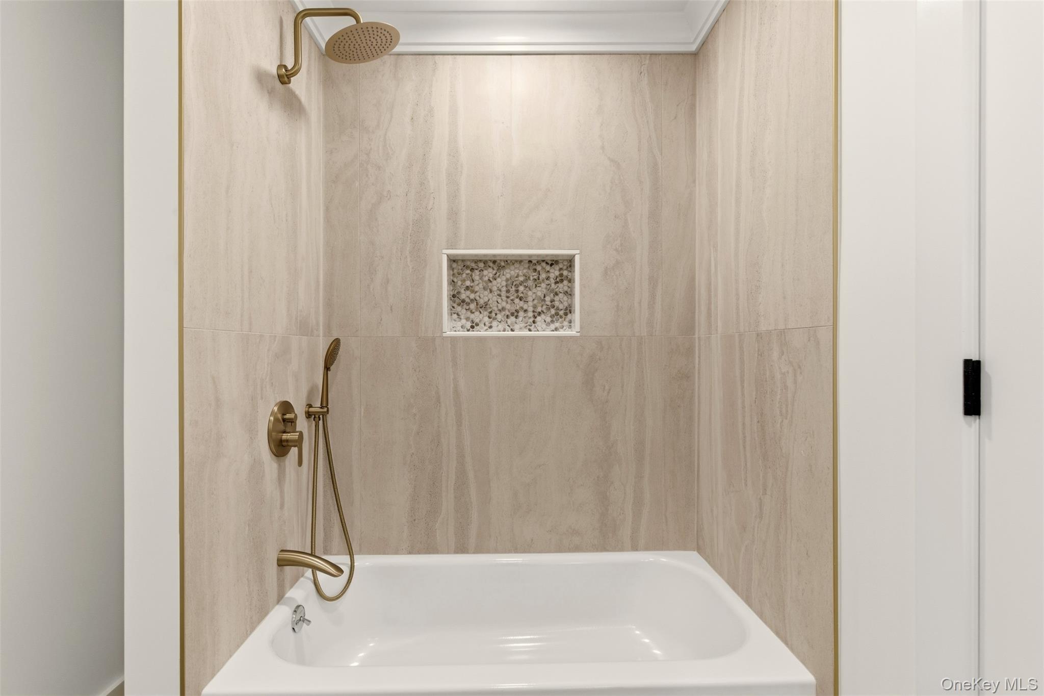 11 Plantation Drive, Hauppauge, NY 11788