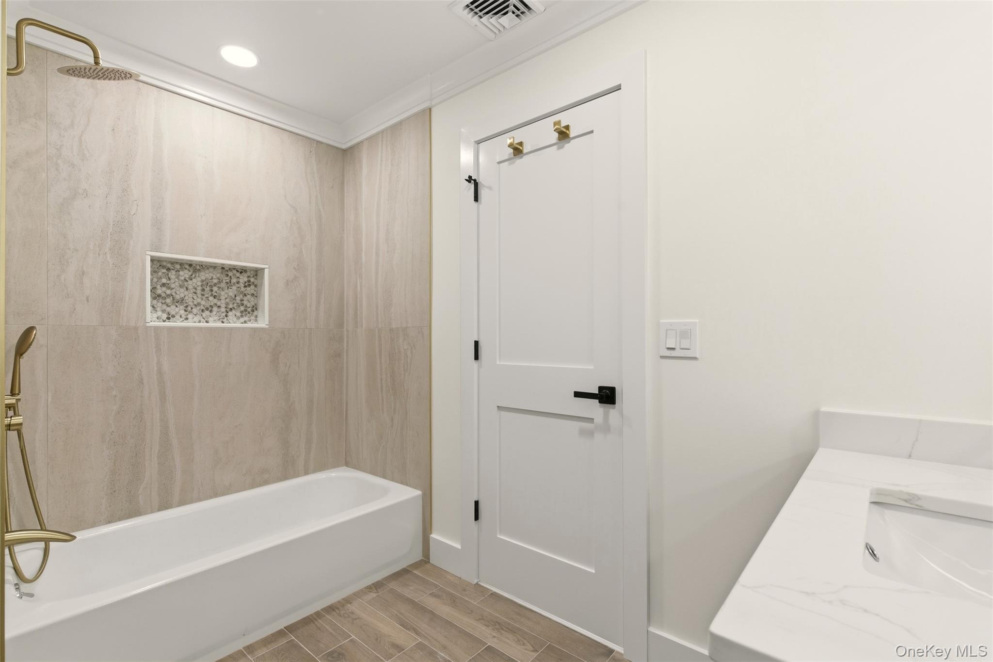 11 Plantation Drive, Hauppauge, NY 11788