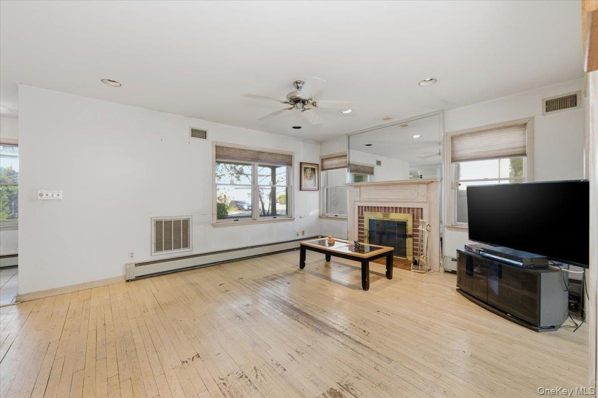 467 W Broadway, Cedarhurst, NY 11516