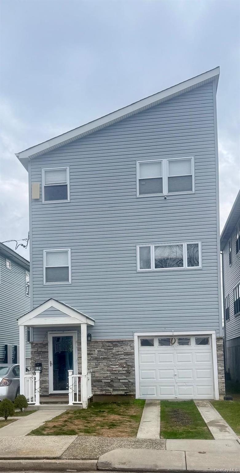 129 Nassau Lane, Island Park, NY 11558