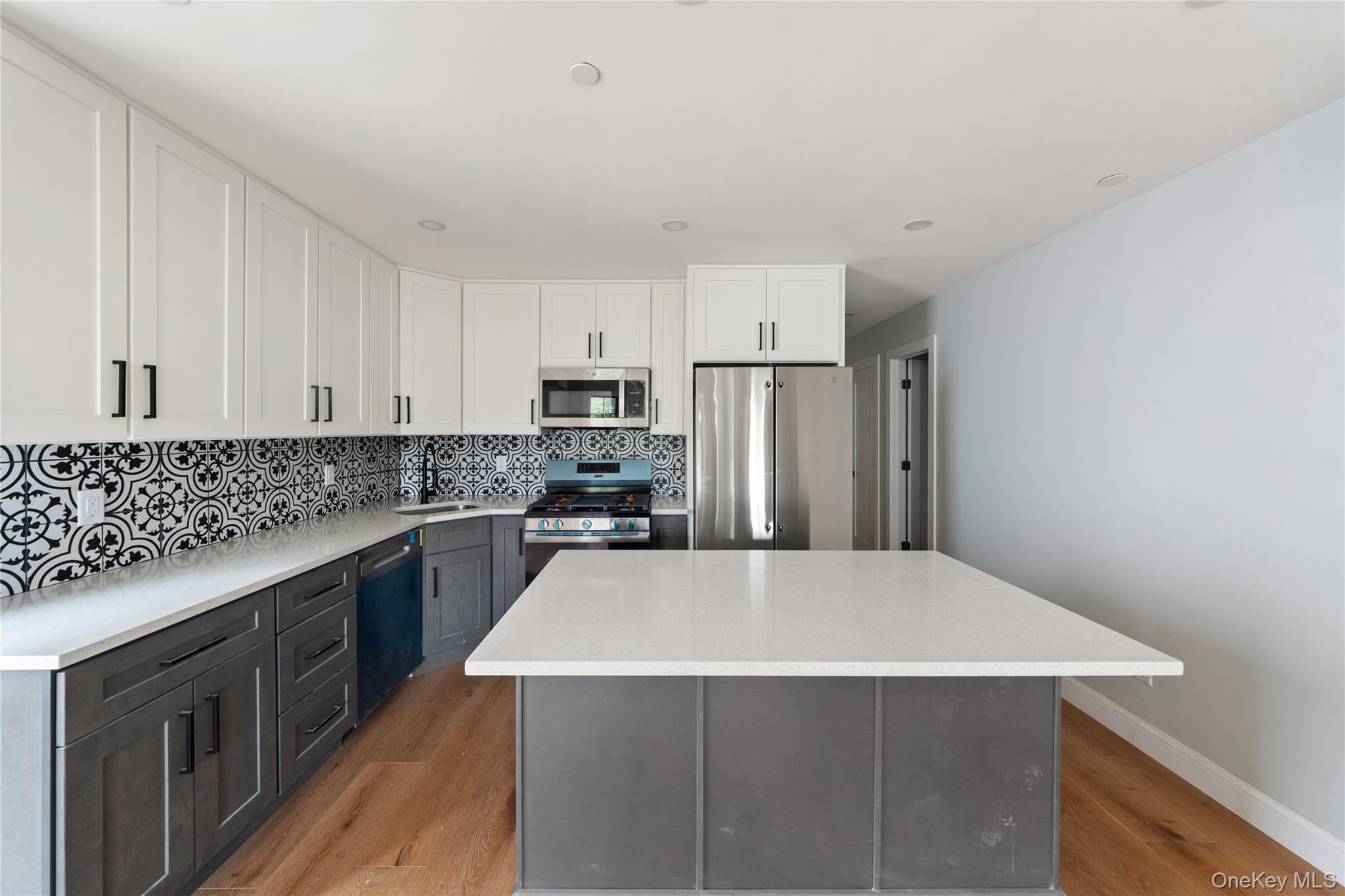 356 S 10th Avenue, Mount Vernon, NY 10550