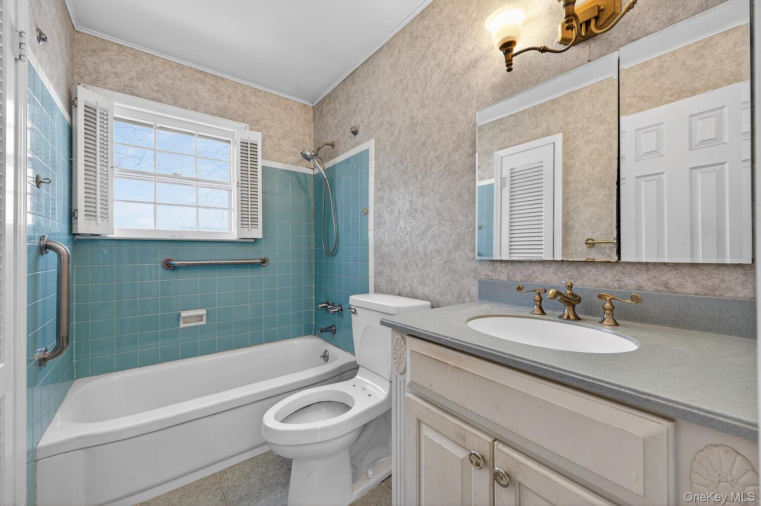 2 Kirkup Street, Bay Shore, NY 11706