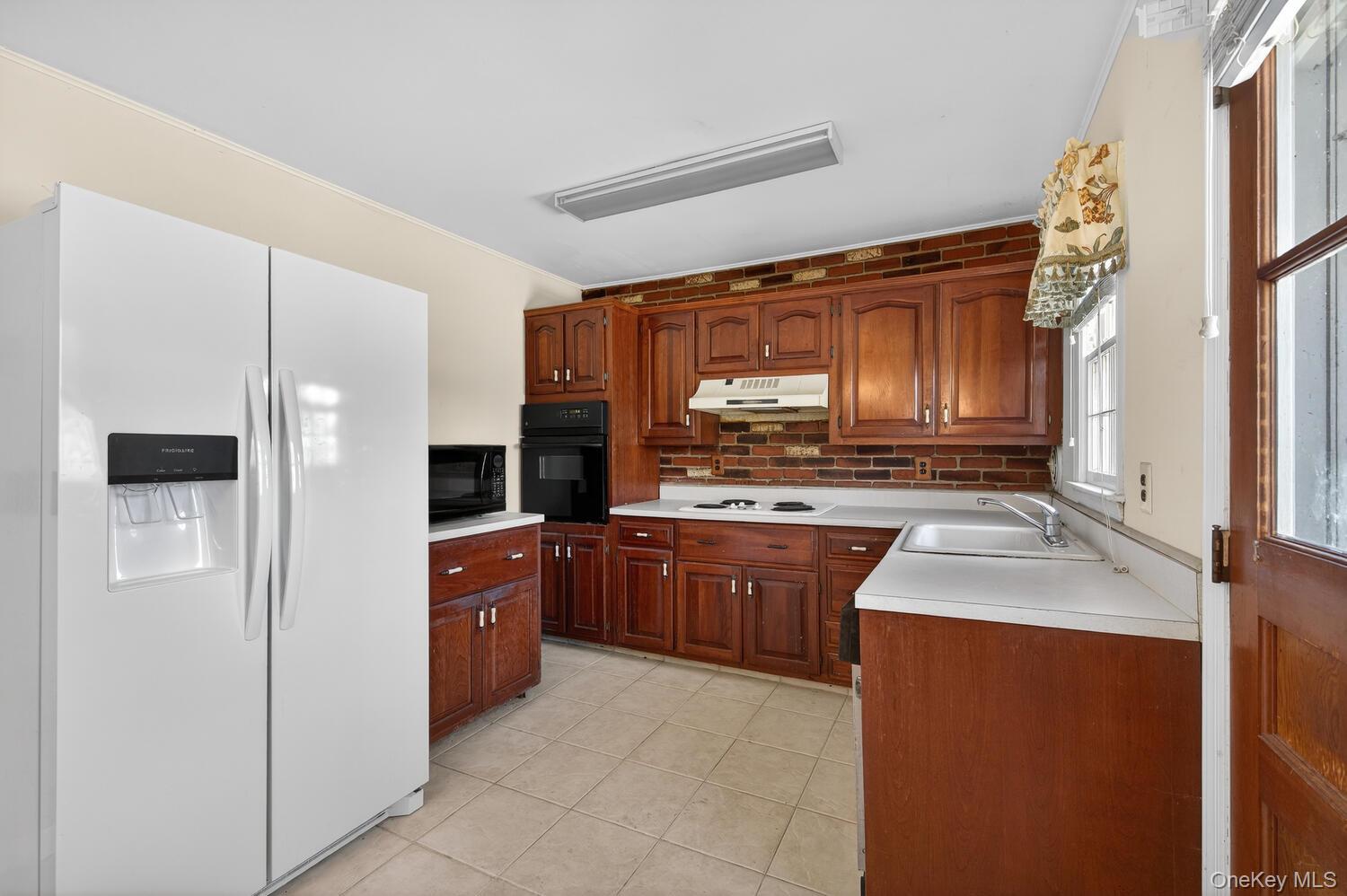 2 Kirkup Street, Bay Shore, NY 11706