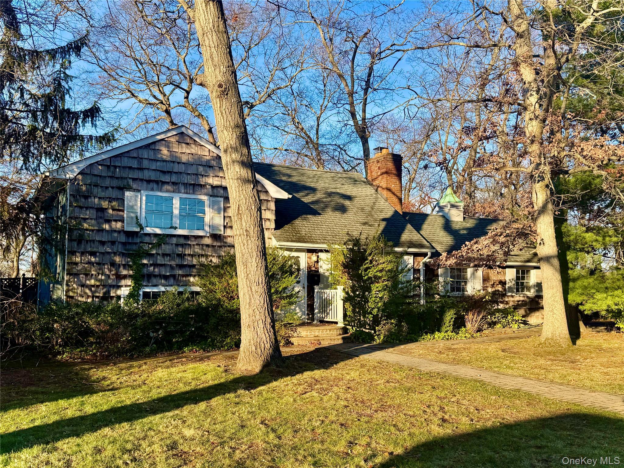 2 Kirkup Street, Bay Shore, NY 11706