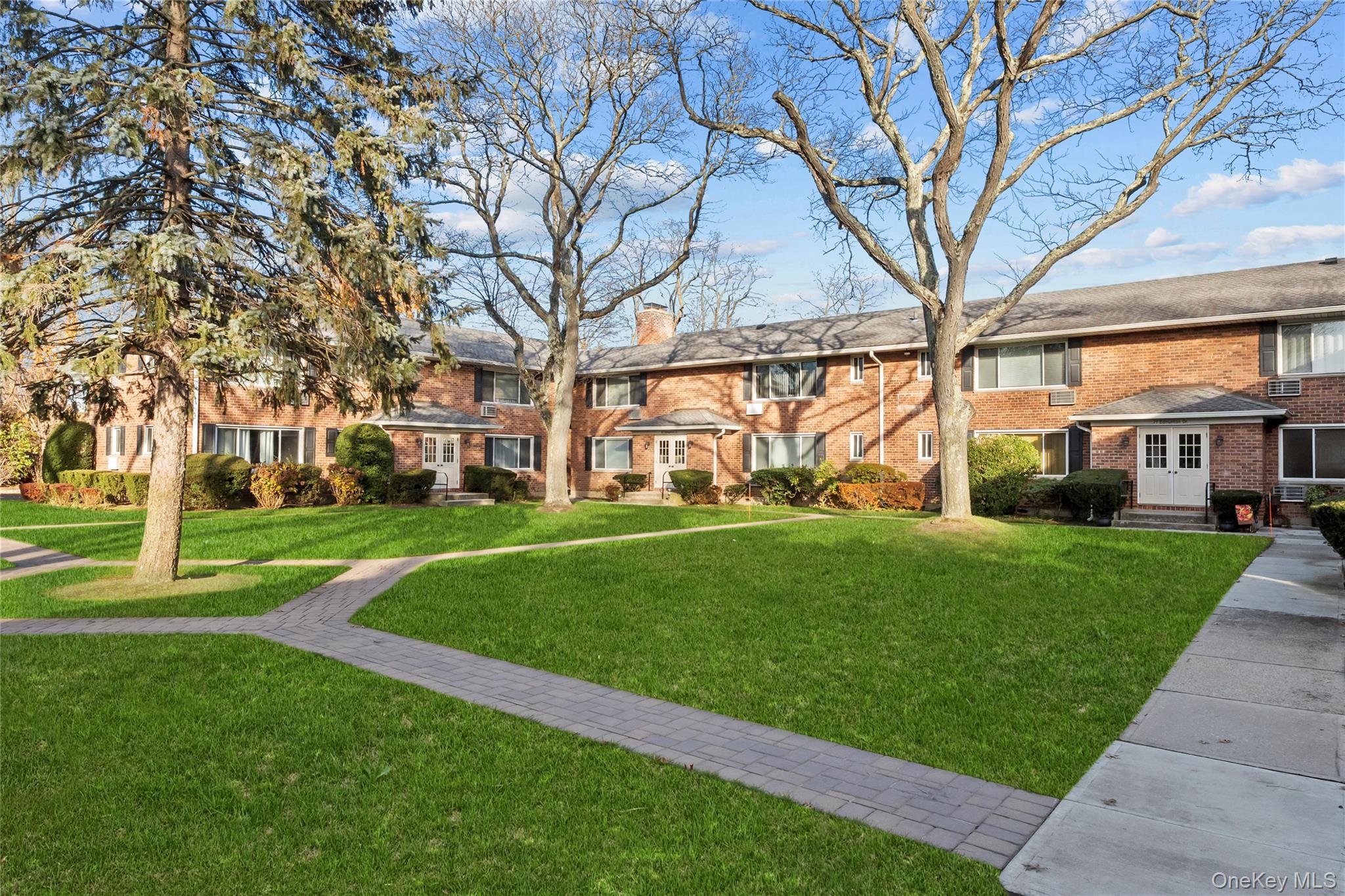 51 Edmunton Drive # F17, North Babylon, NY 11704