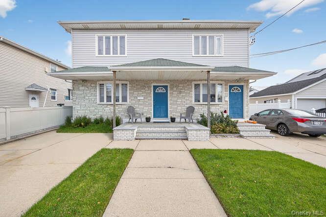 132 Roosevelt Avenue, Mineola, NY 11501