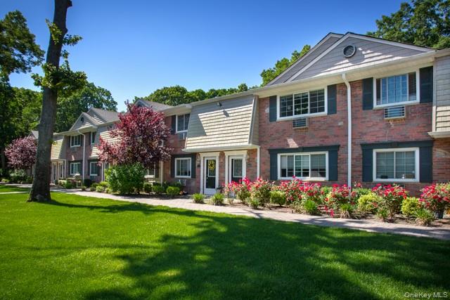 17 Quentin Place # 1707B, Coram, NY 11727