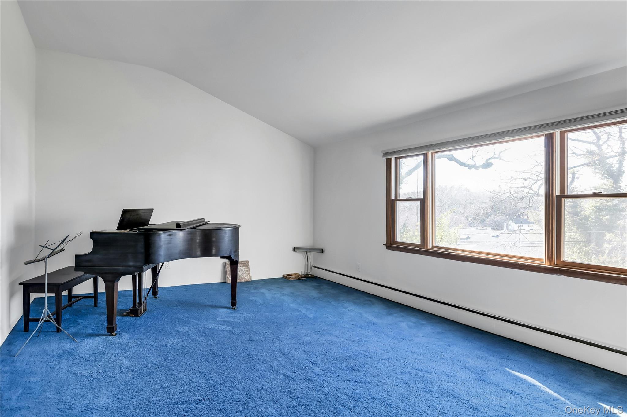 30 Glacier Drive, Smithtown, NY 11787