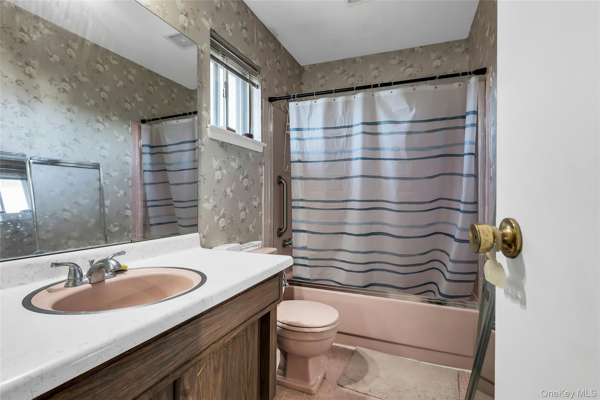 30 Glacier Drive, Smithtown, NY 11787