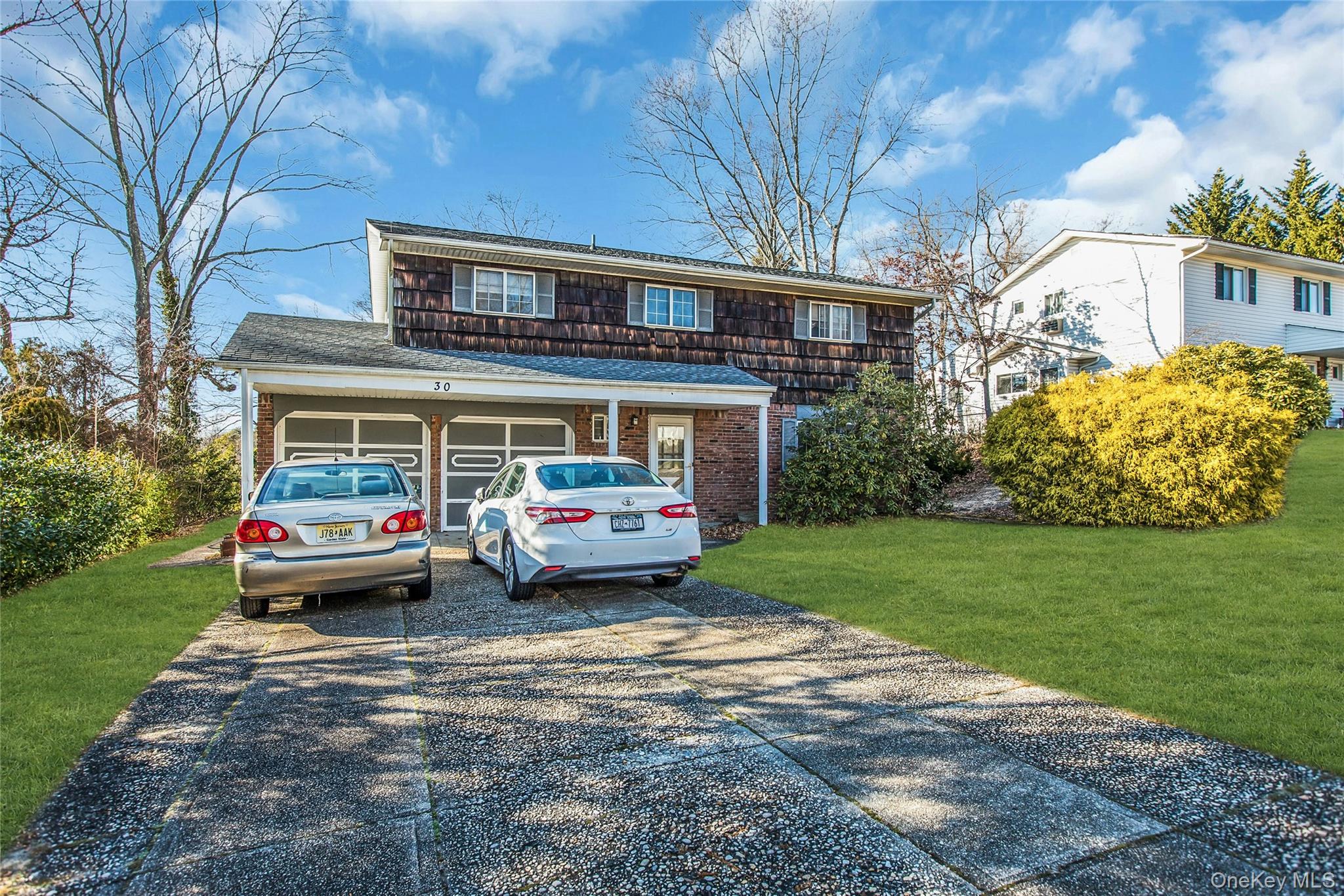 30 Glacier Drive, Smithtown, NY 11787