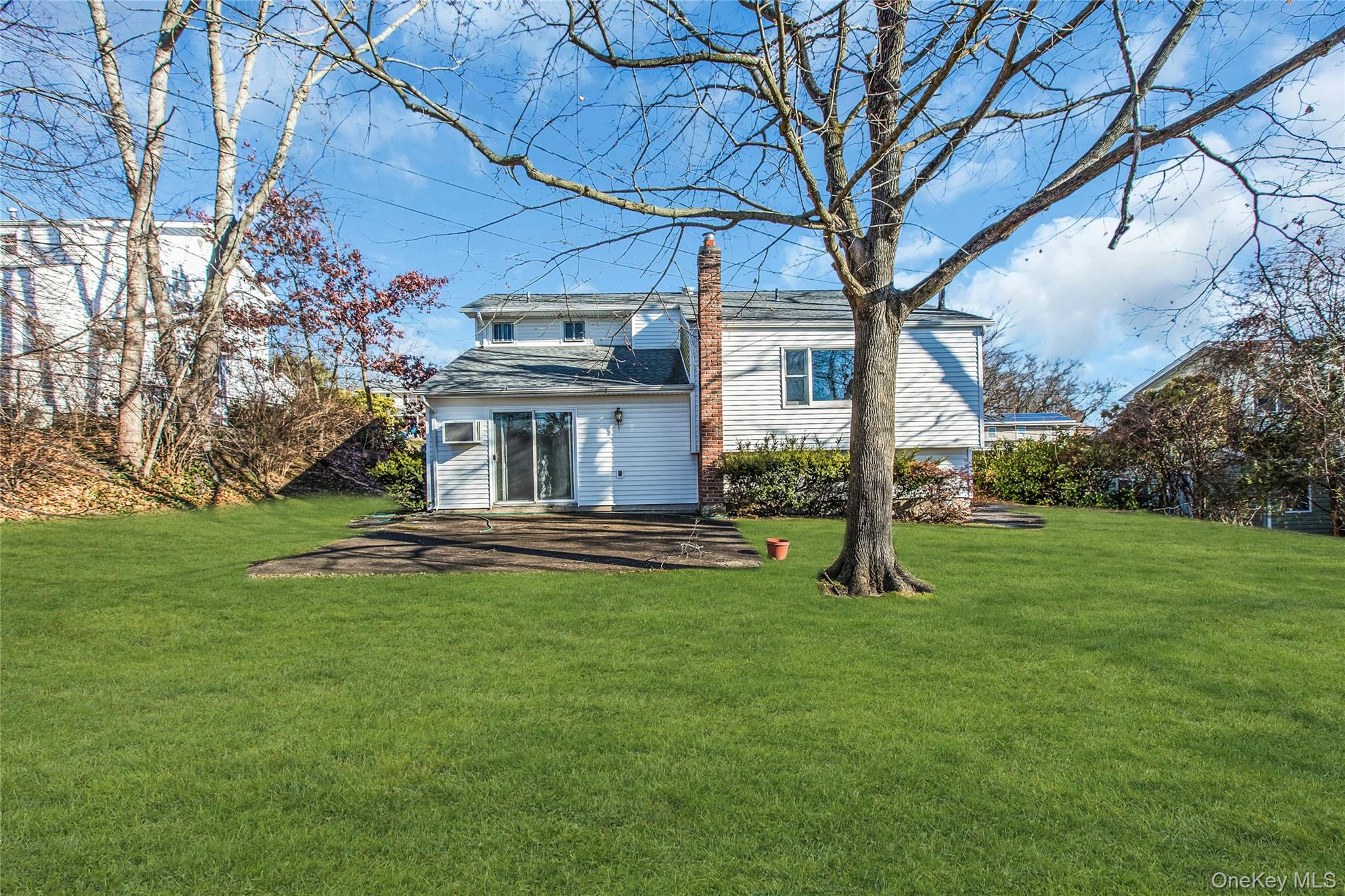 30 Glacier Drive, Smithtown, NY 11787