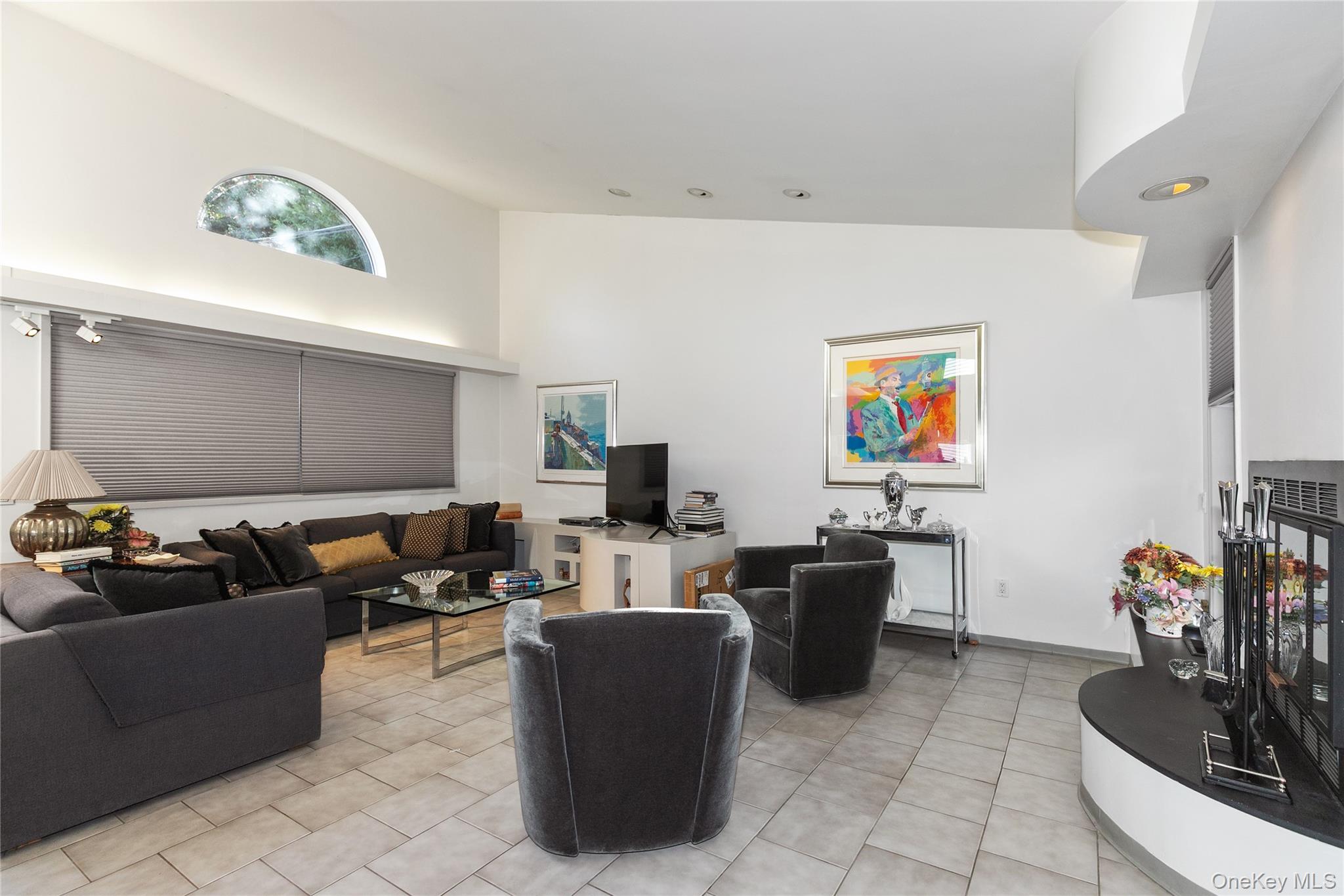 1 FRANKLIN Road, Great Neck, NY 11024