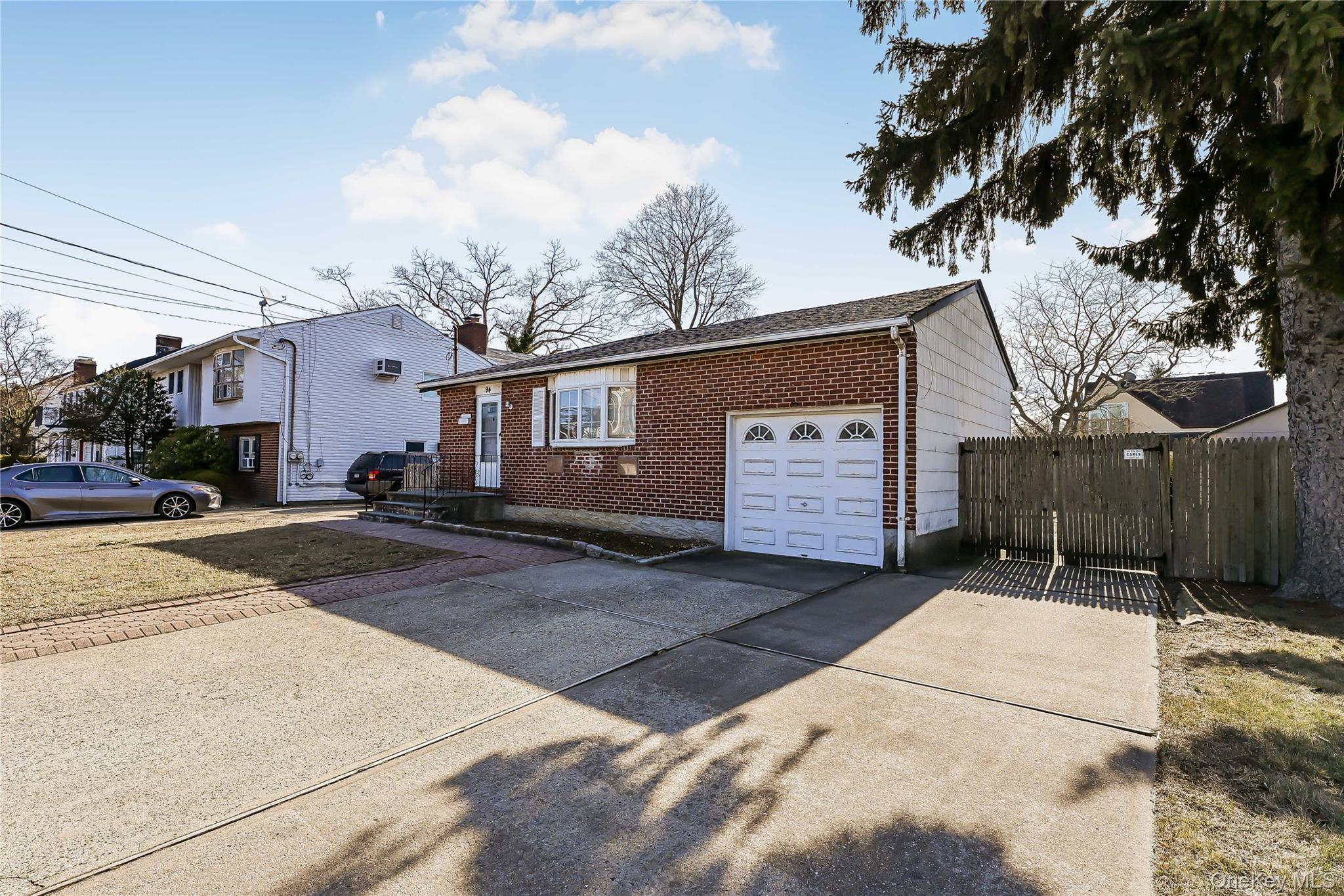 94 Conklin Street, Farmingdale, NY 11735