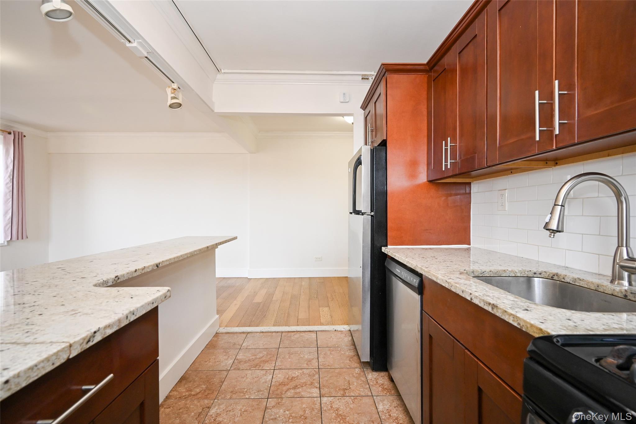 150-40 71 avenue # 4G, Flushing, NY 11367