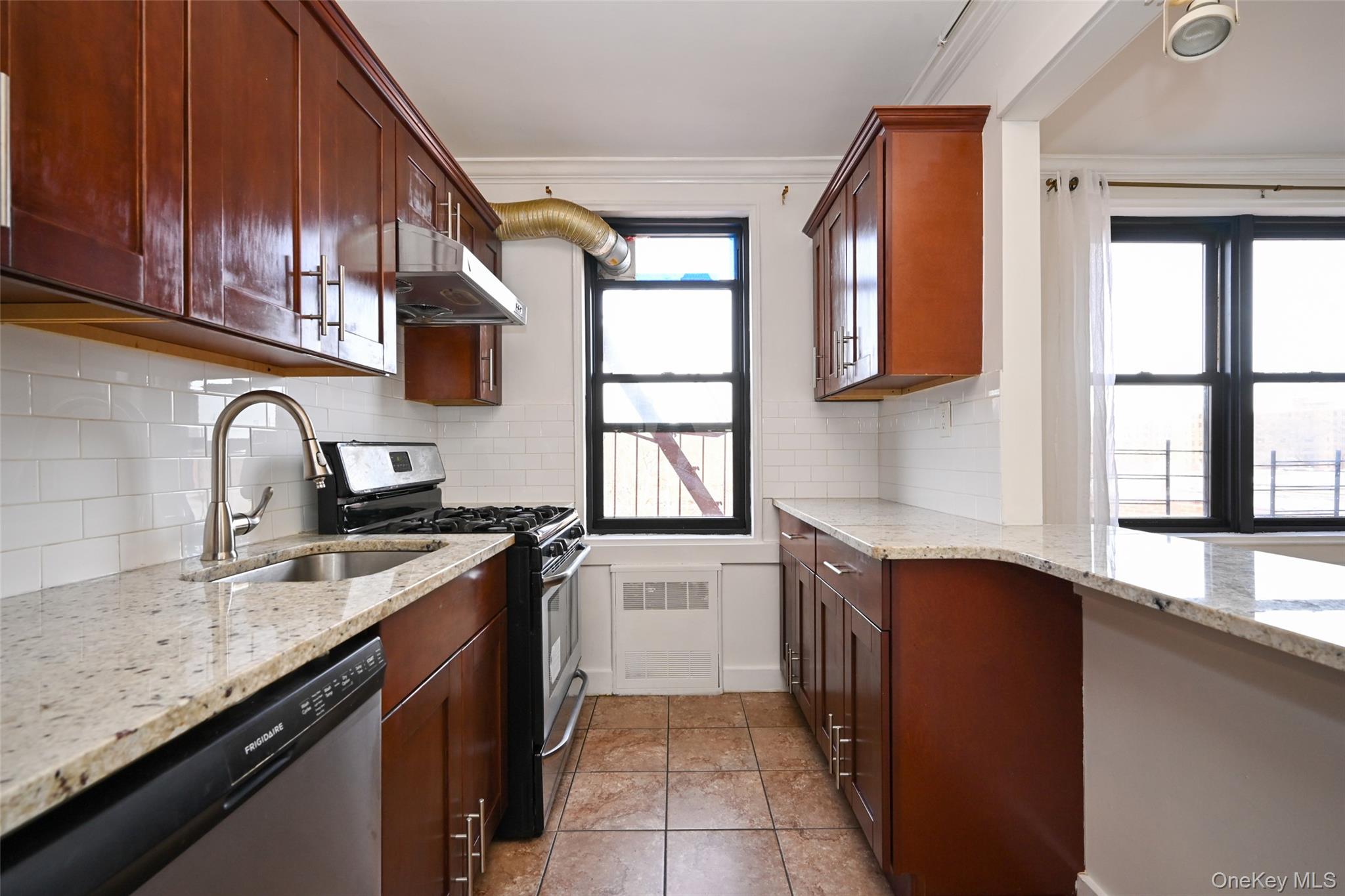 150-40 71 avenue # 4G, Flushing, NY 11367