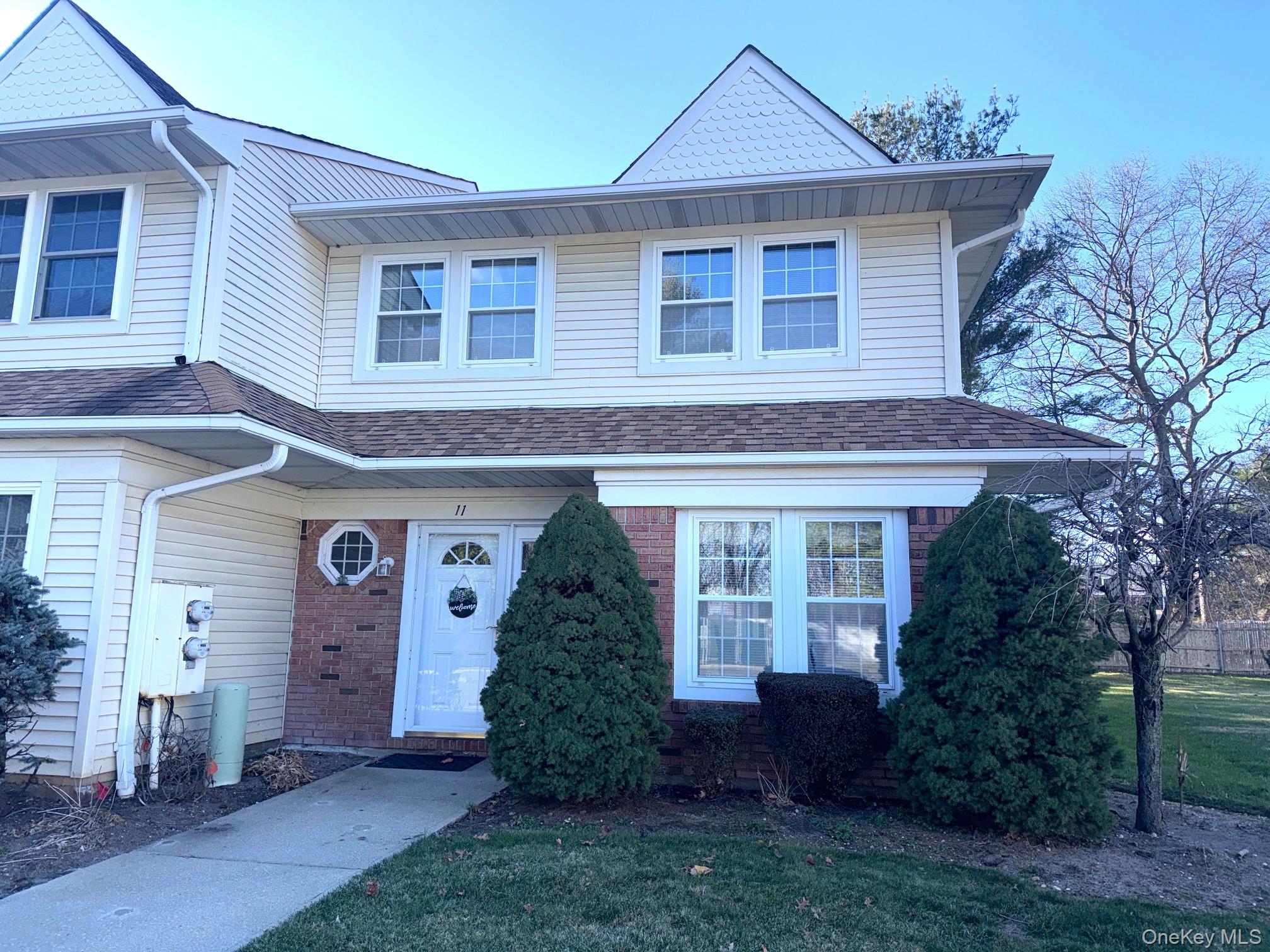 11 Gazebo Lane, Holtsville, NY 11742