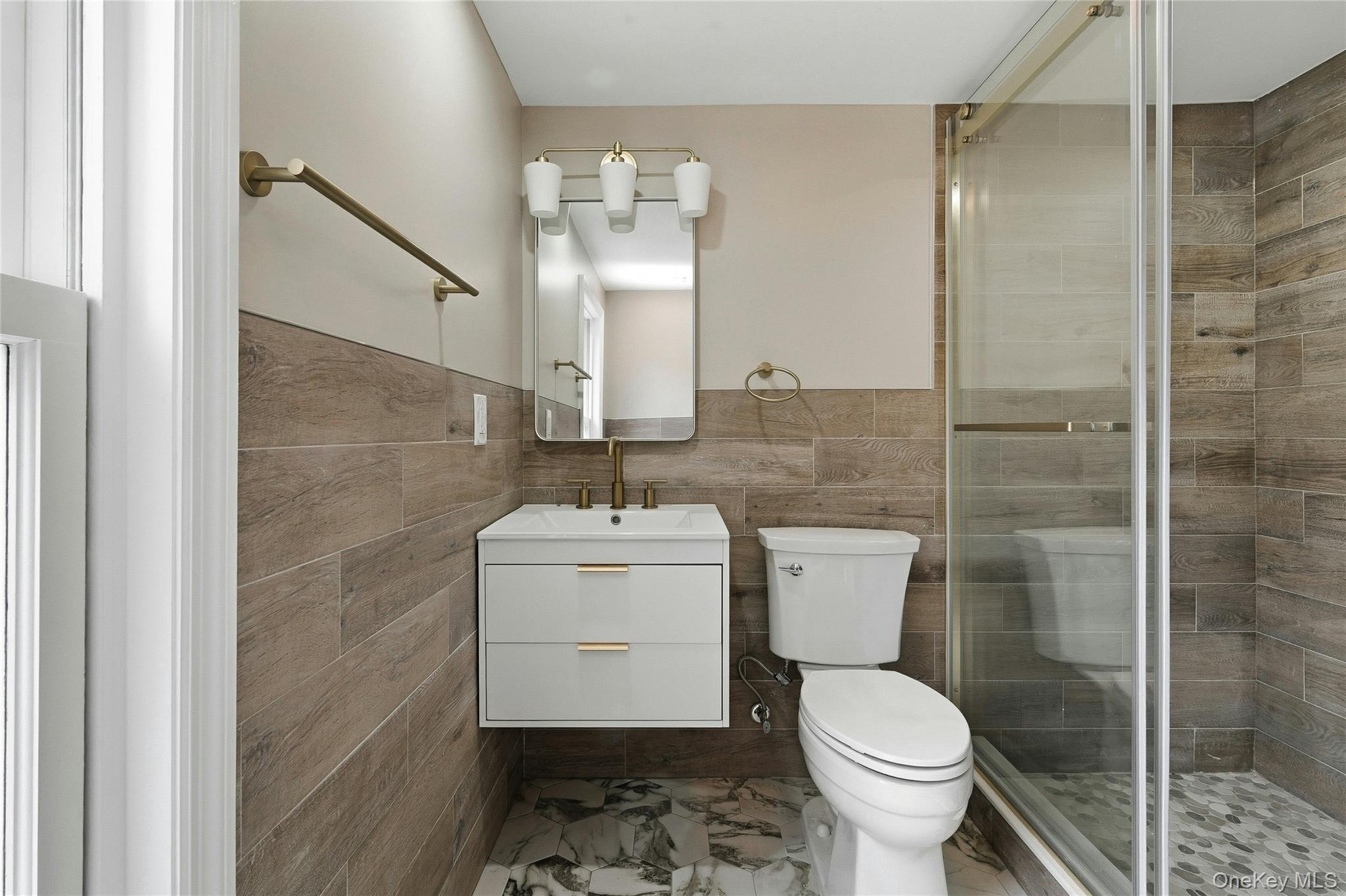 17 Tatterson Street, Roslyn, NY 11576