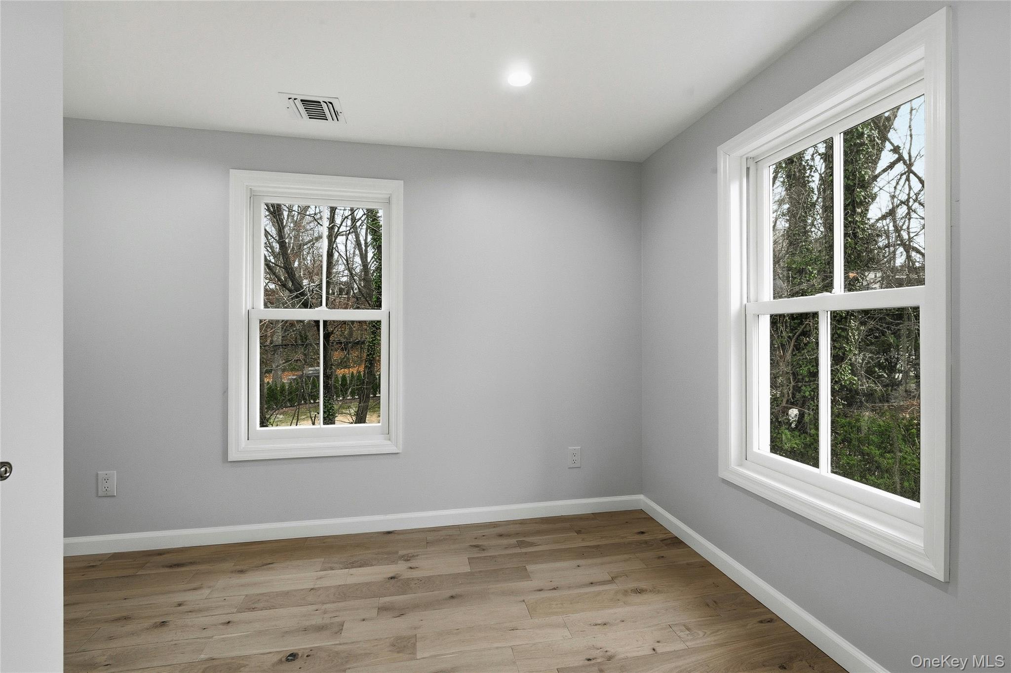 17 Tatterson Street, Roslyn, NY 11576