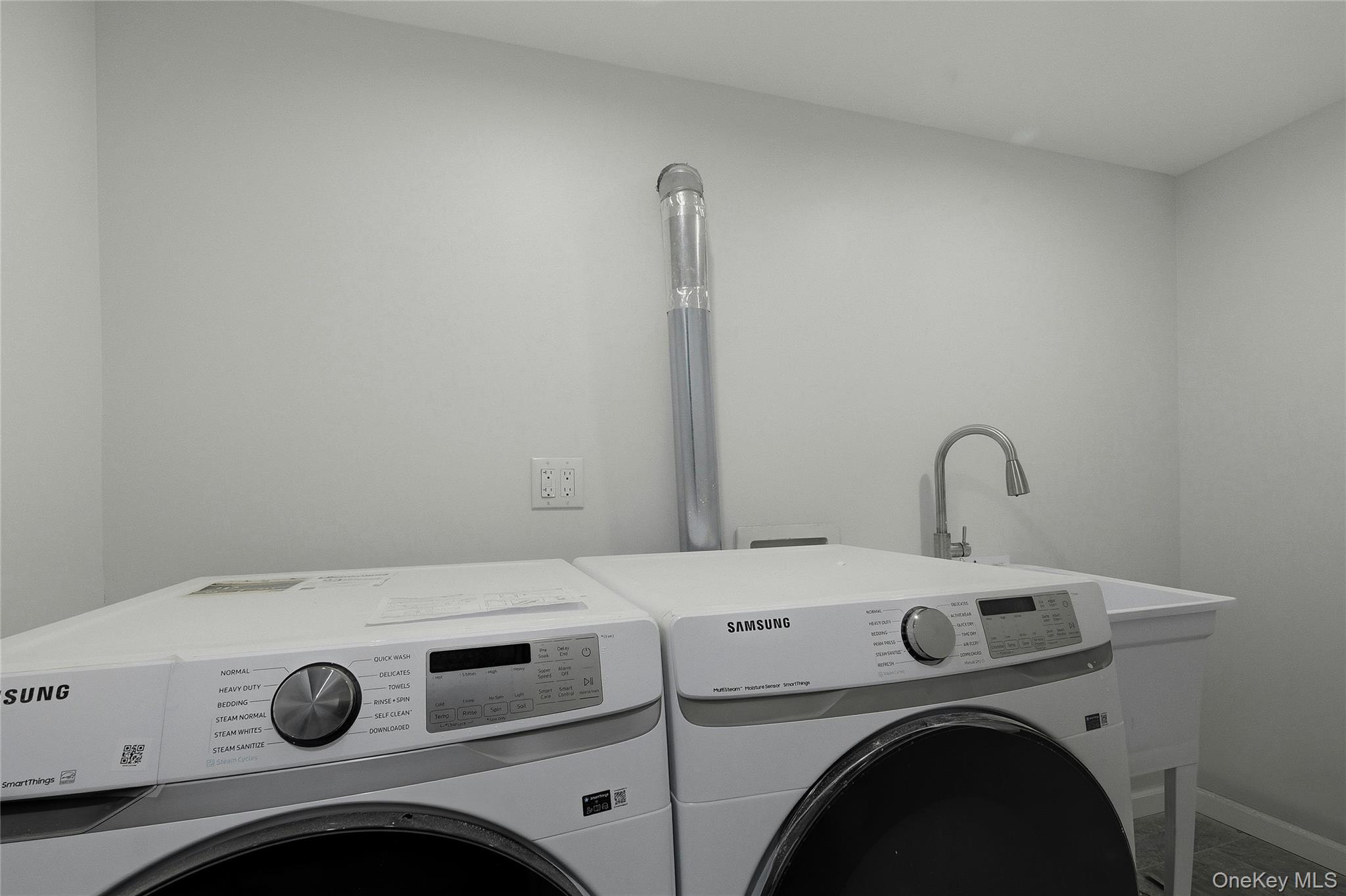 17 Tatterson Street, Roslyn, NY 11576