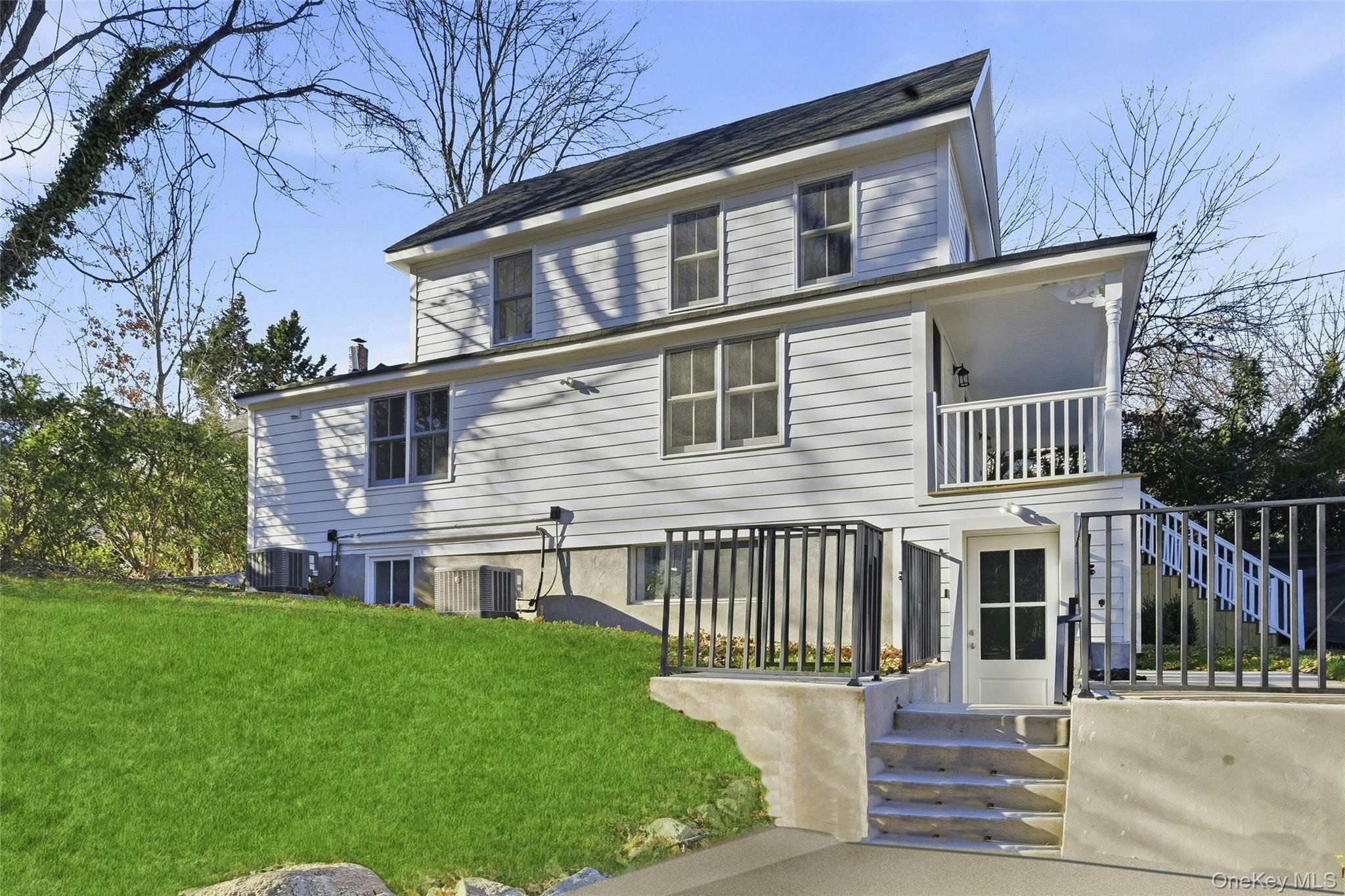 17 Tatterson Street, Roslyn, NY 11576