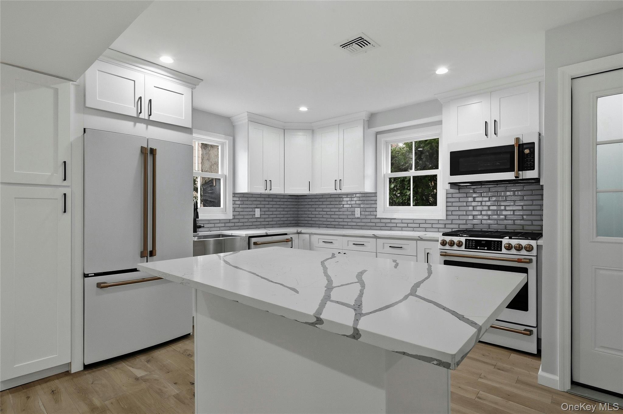 17 Tatterson Street, Roslyn, NY 11576