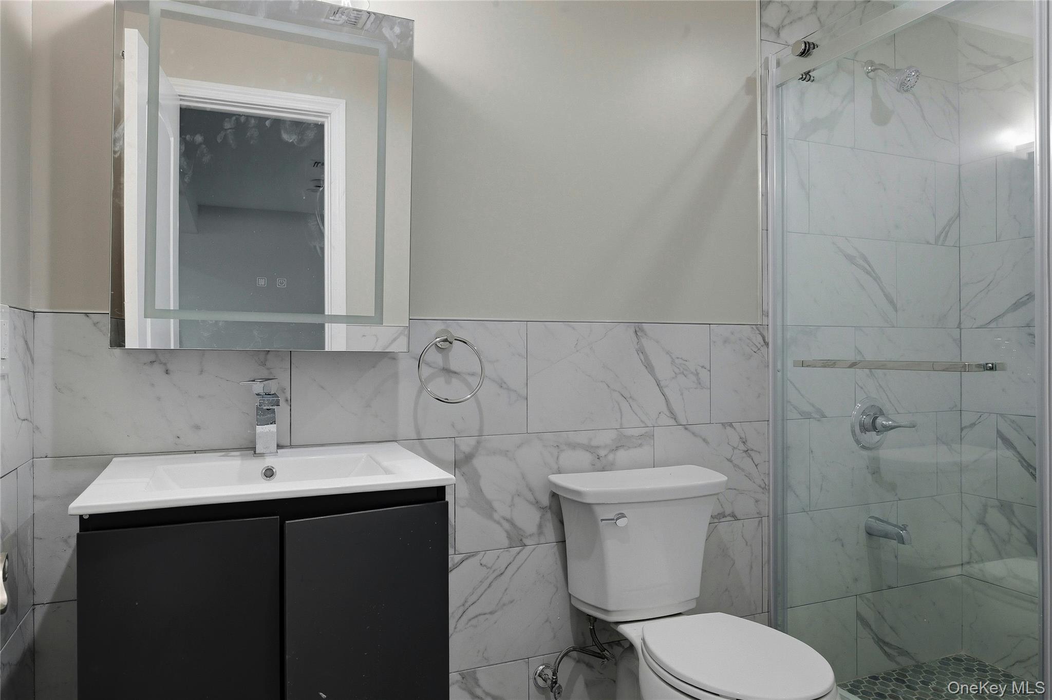 17 Tatterson Street, Roslyn, NY 11576