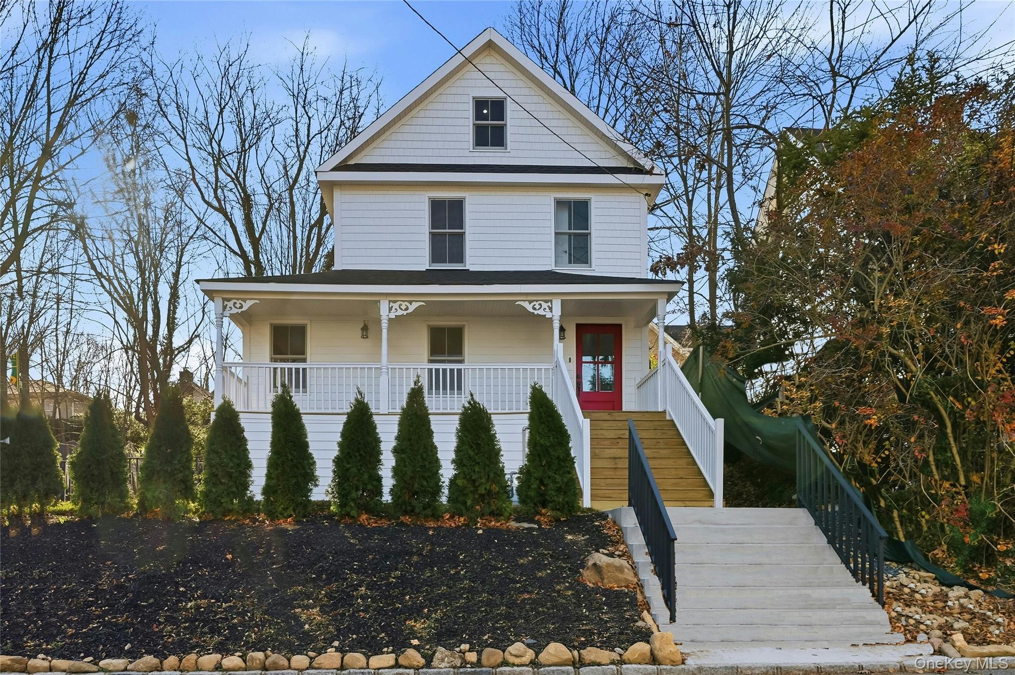 17 Tatterson Street, Roslyn, NY 11576