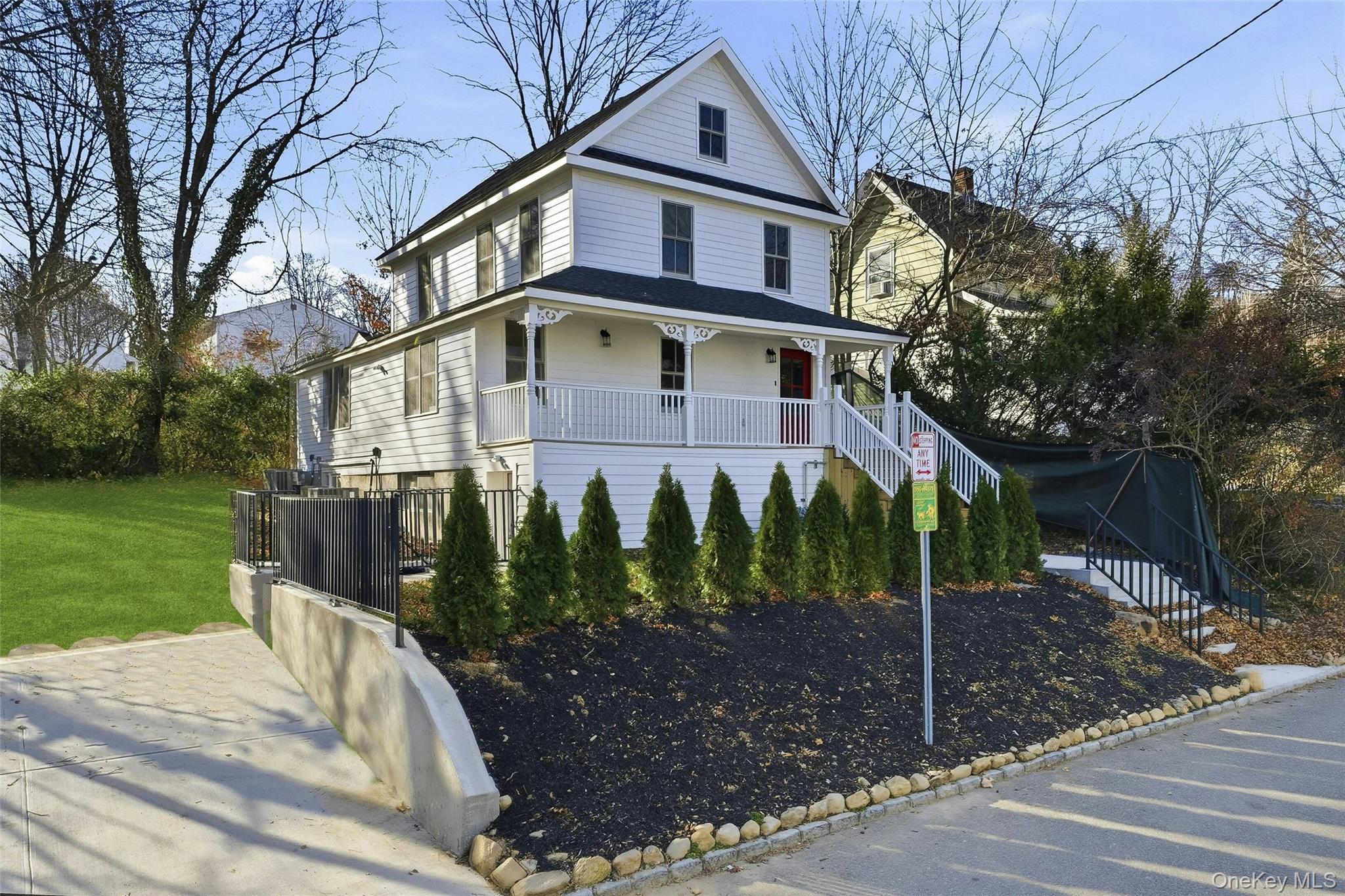 17 Tatterson Street, Roslyn, NY 11576